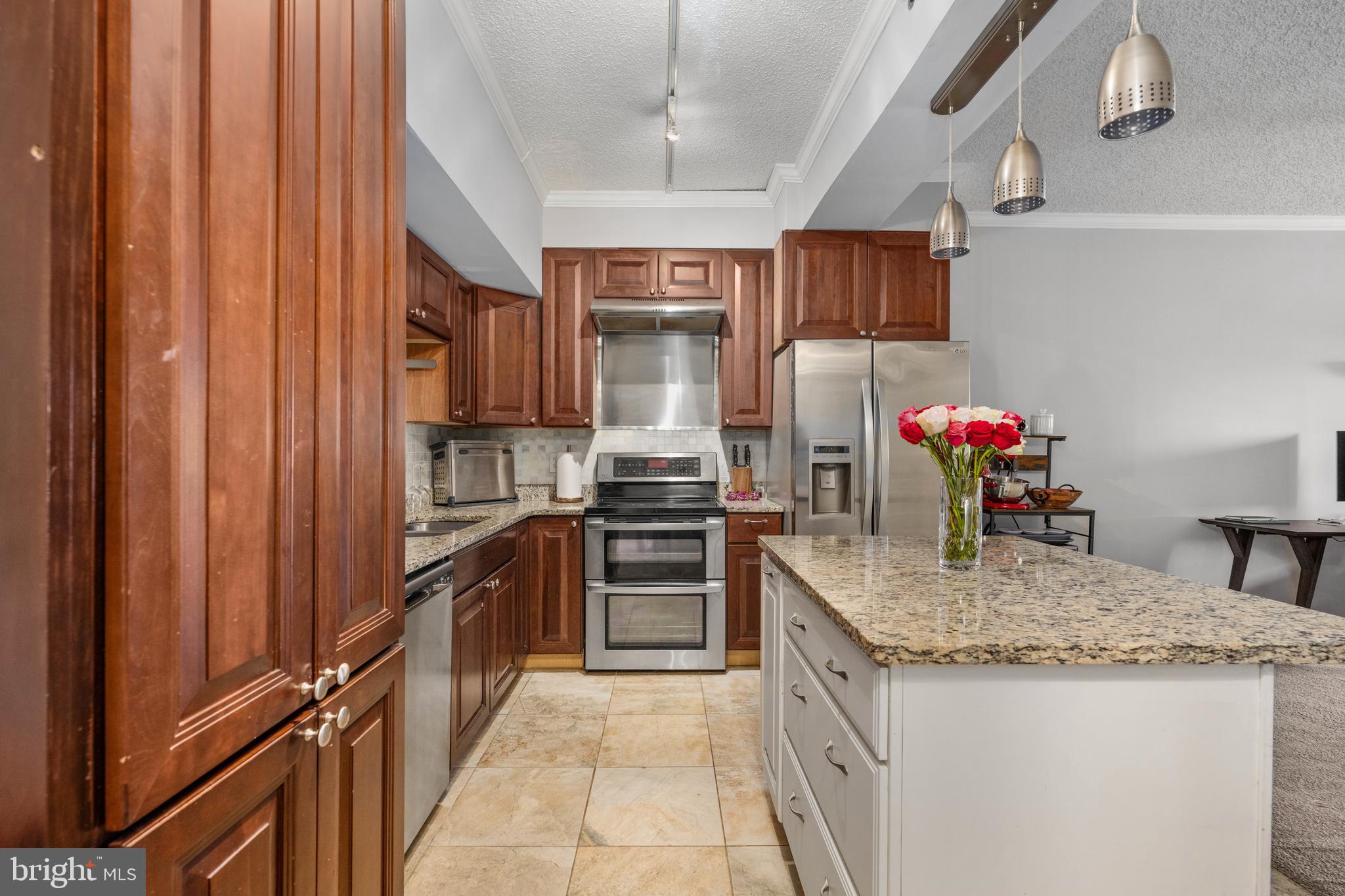 1211 S EADS STREET S 711