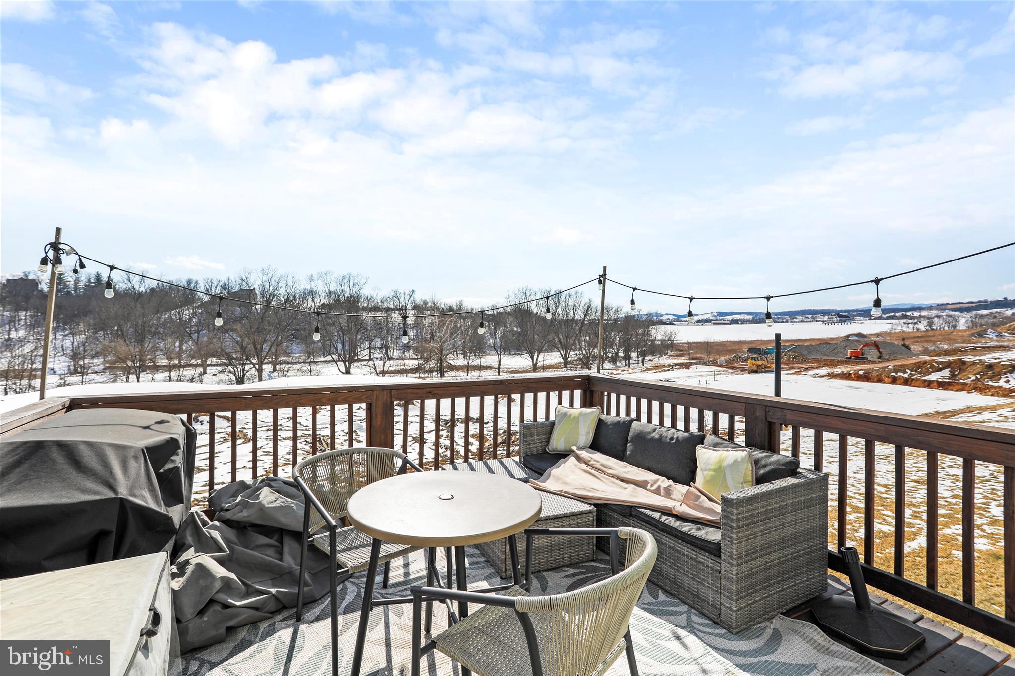 COYOTE RUN - Residential