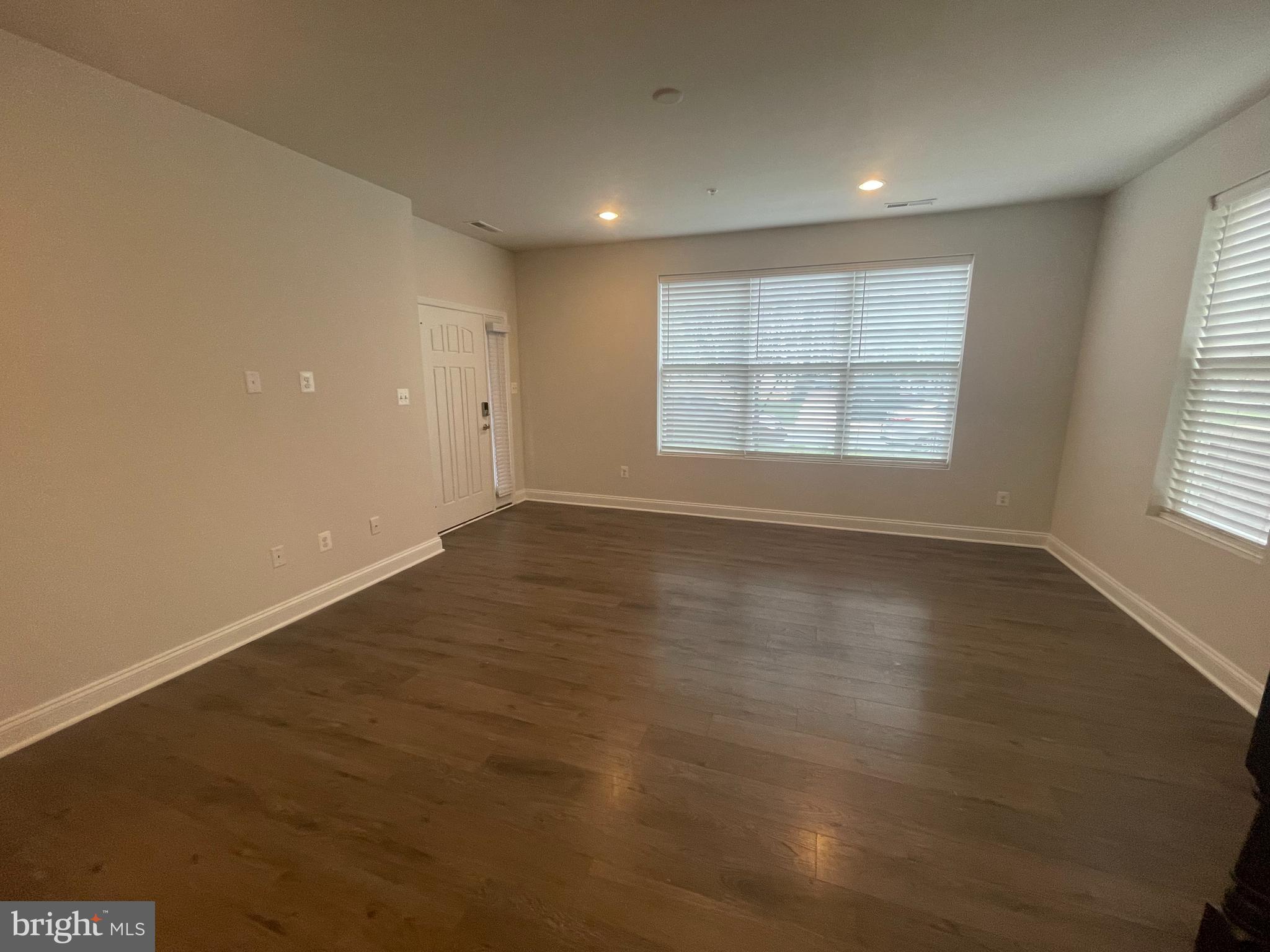 OXFORD SQUARE - Residential Lease