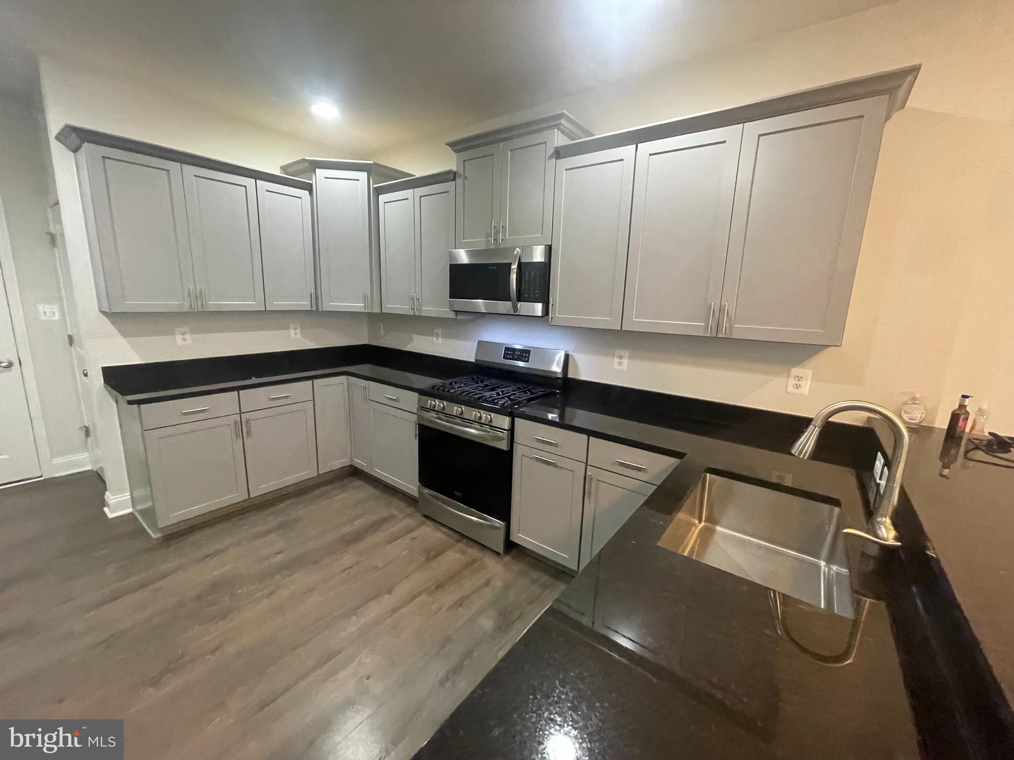 OXFORD SQUARE - Residential Lease