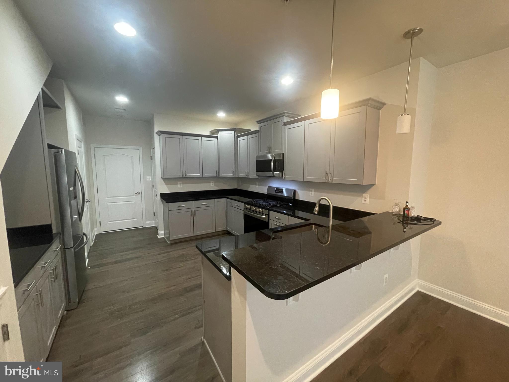 OXFORD SQUARE - Residential Lease