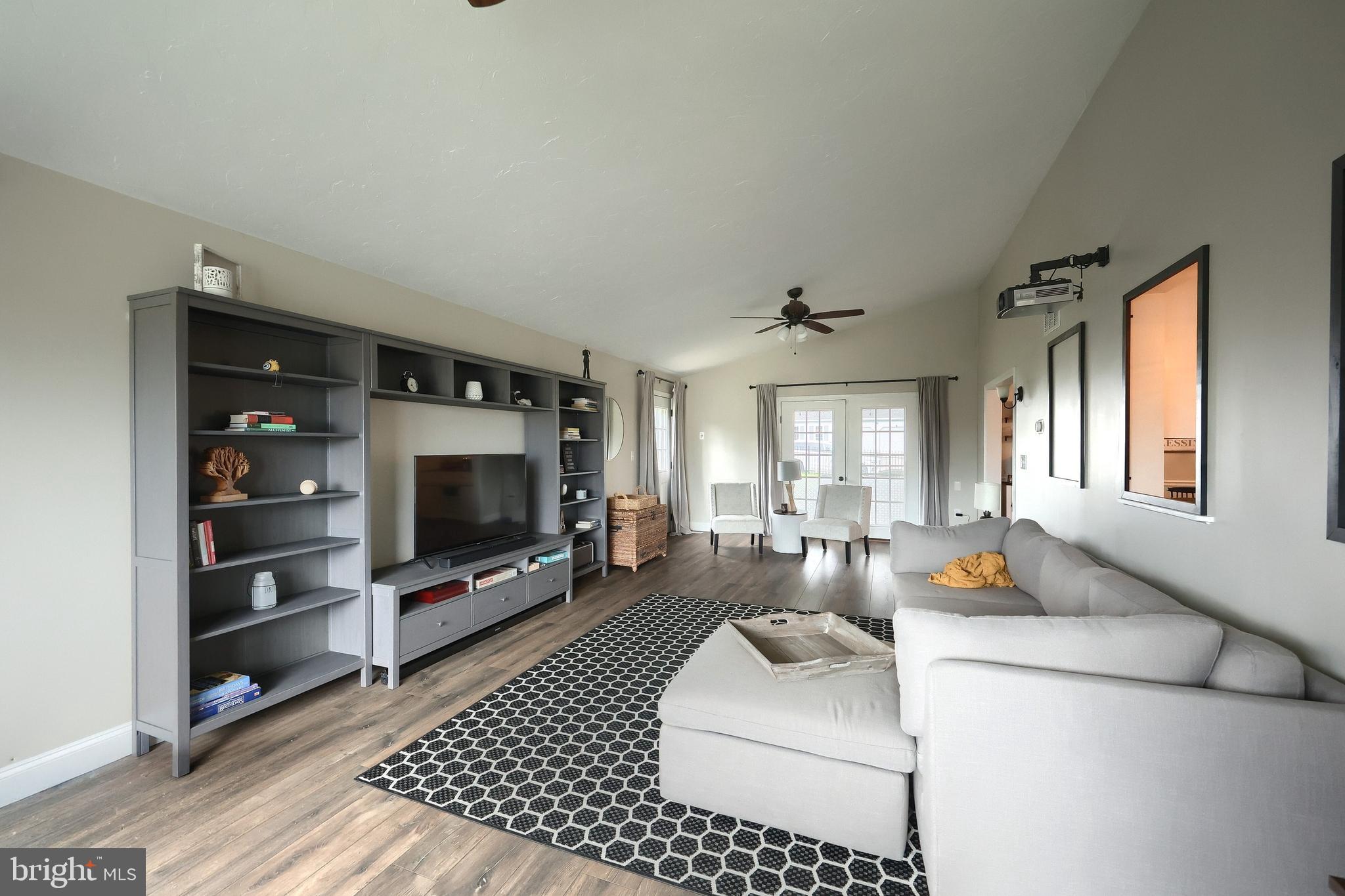 WASHINGTON SQUARE - Residential