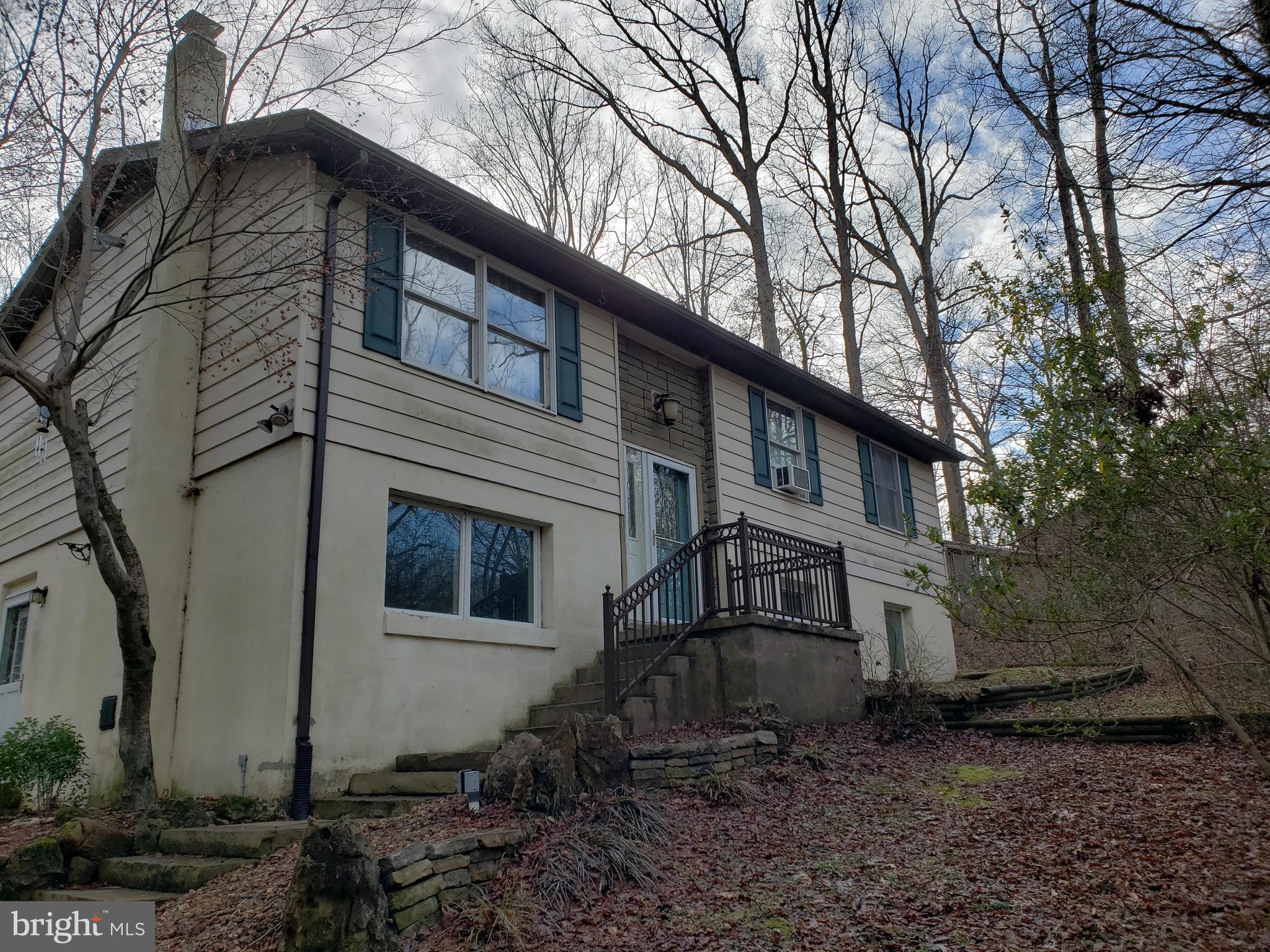 New floors and spacious back yard accent this country setting. Detached garage is included. Features a deck as well. Situated in beautiful Hollywood, MD, this 3BR/1BA rental is convenient to so much in St. Mary's County.