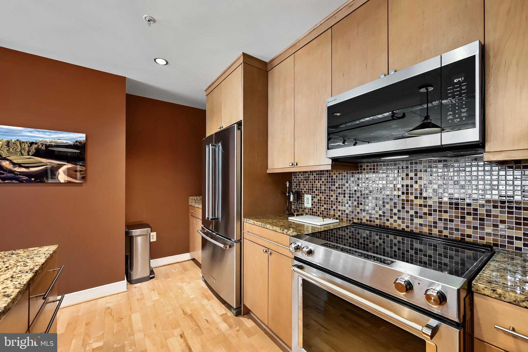 HARBOR EAST - Residential