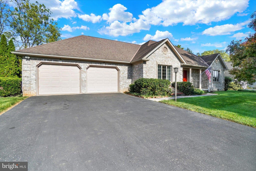 Photo of 776 Weldon Drive, YORK, PA 17404 (MLS # PAYK2113326)