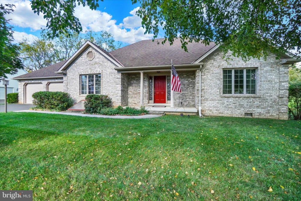 Photo of 776 Weldon Drive, YORK, PA 17404 (MLS # PAYK2113326)