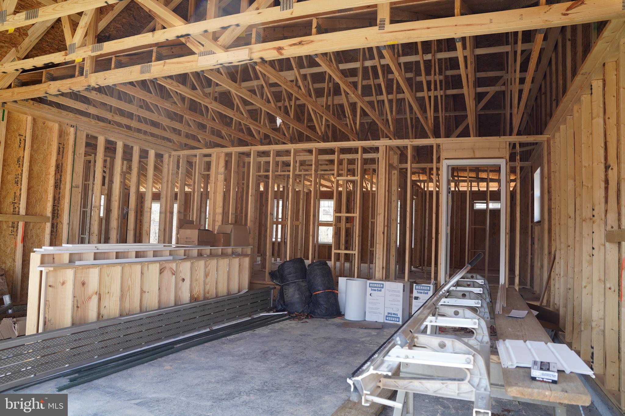 MIDDLE CREEK MANOR - Residential