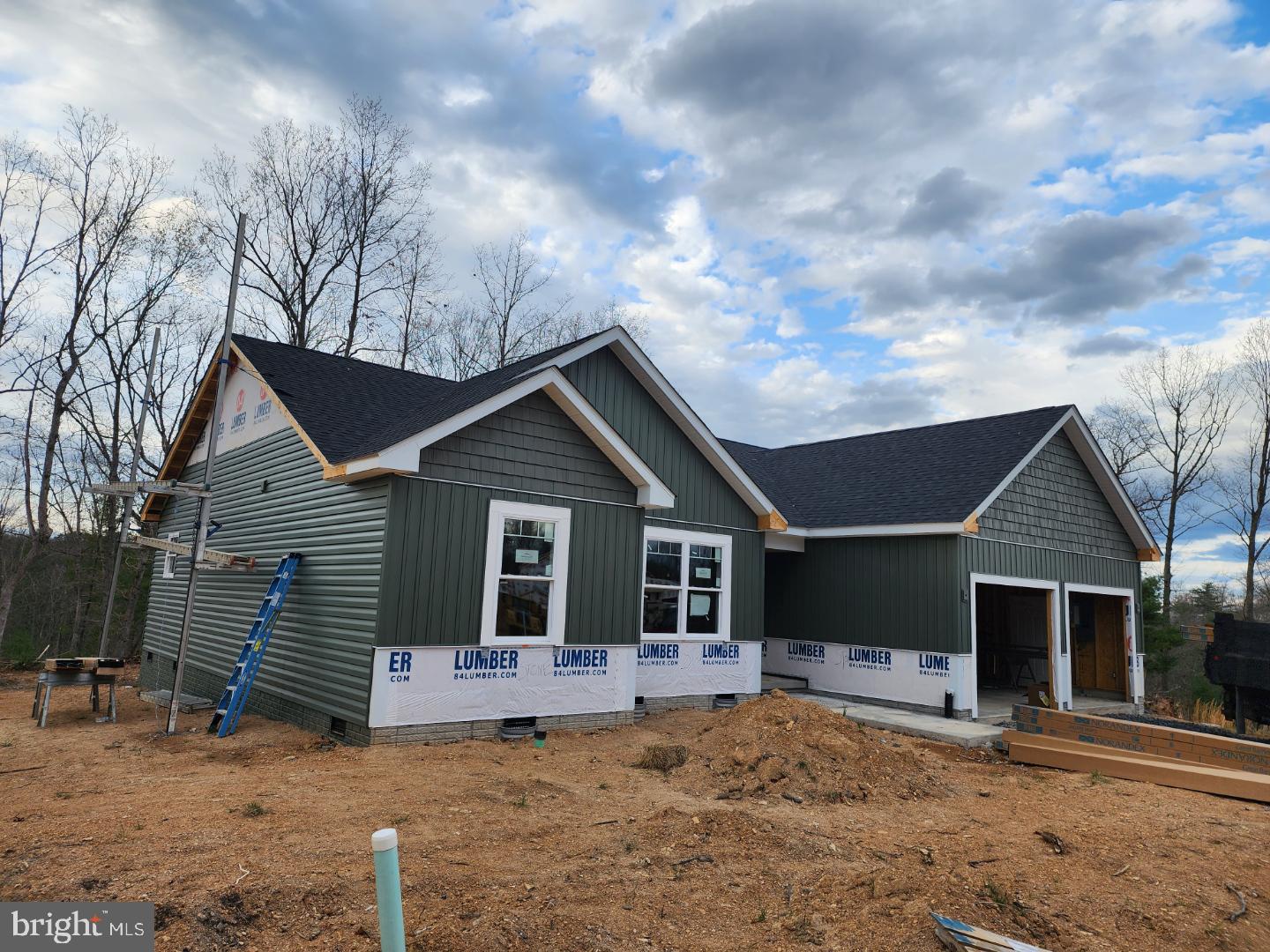 MIDDLE CREEK MANOR - Residential