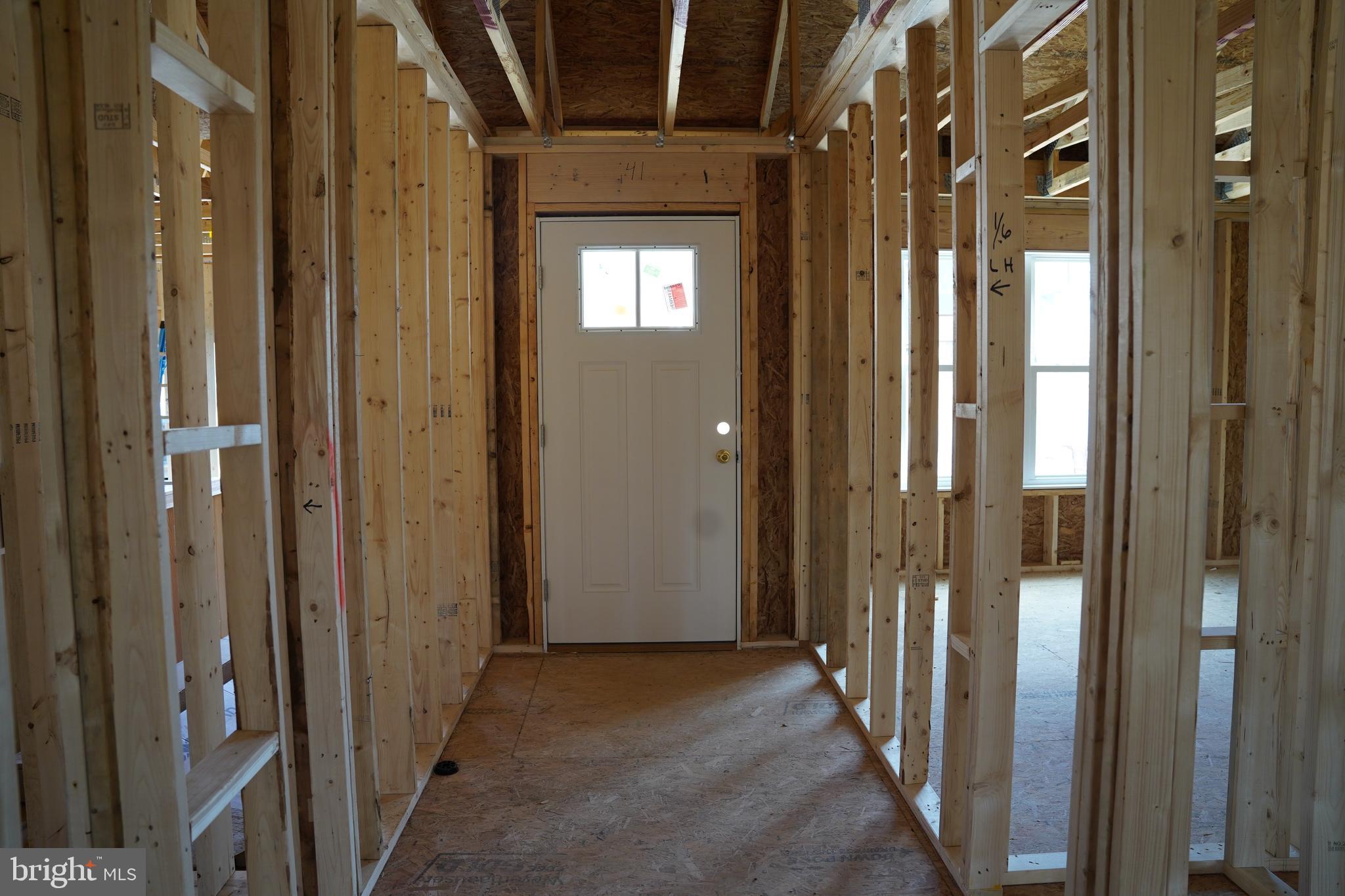 MIDDLE CREEK MANOR - Residential