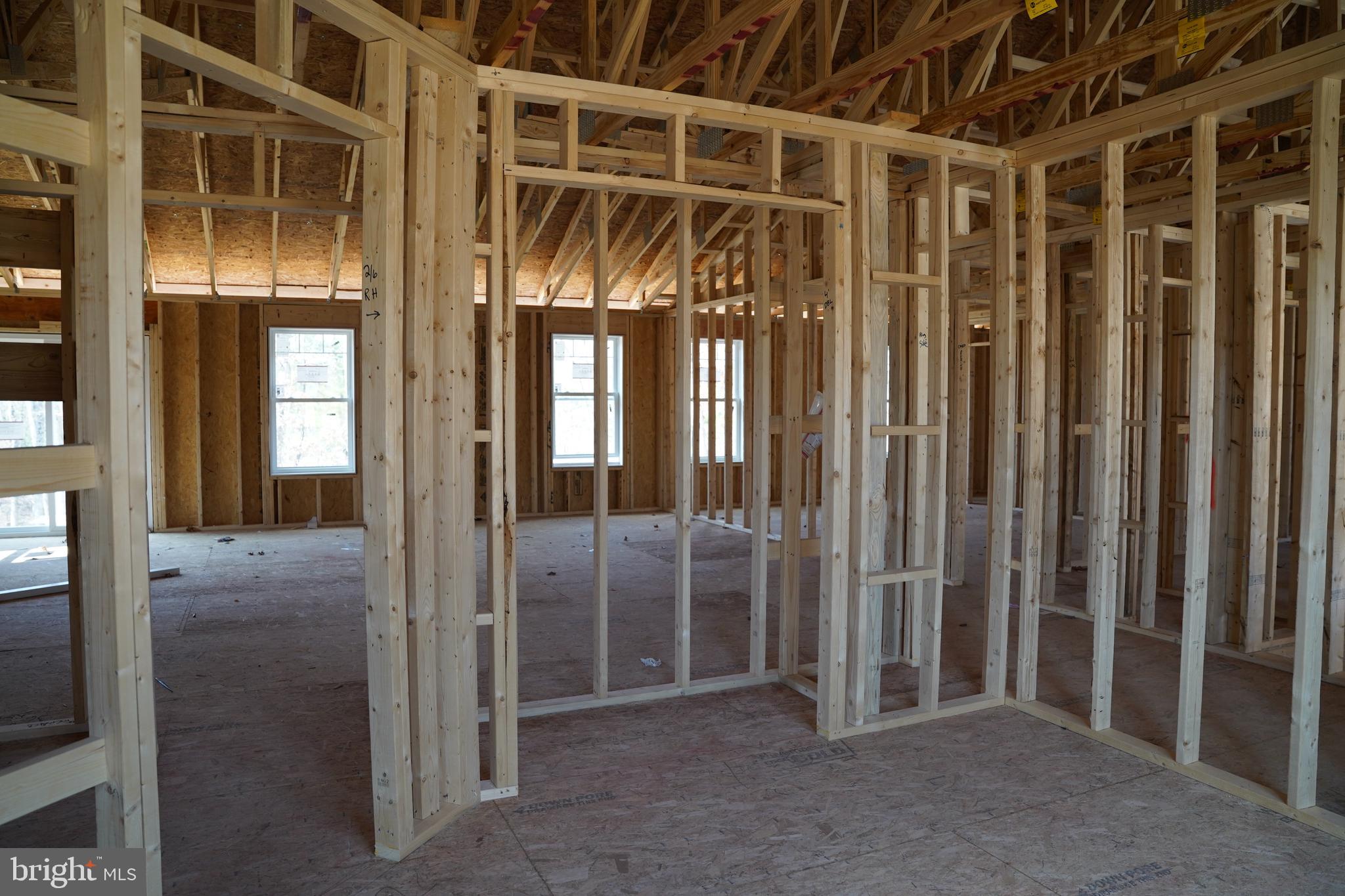 MIDDLE CREEK MANOR - Residential