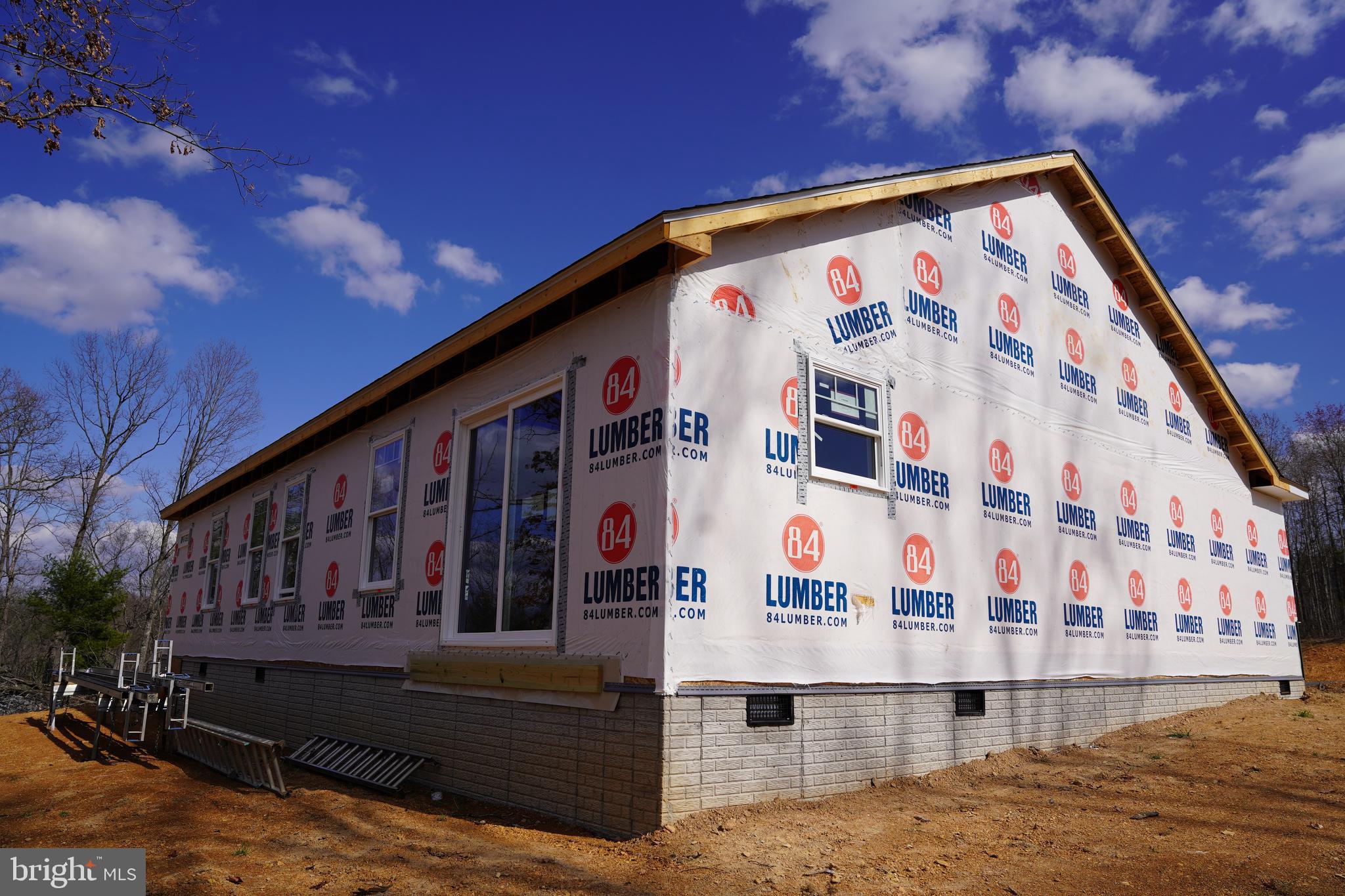 MIDDLE CREEK MANOR - Residential