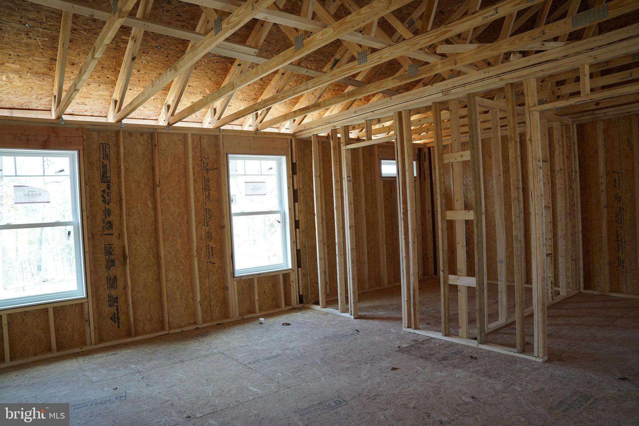 MIDDLE CREEK MANOR - Residential