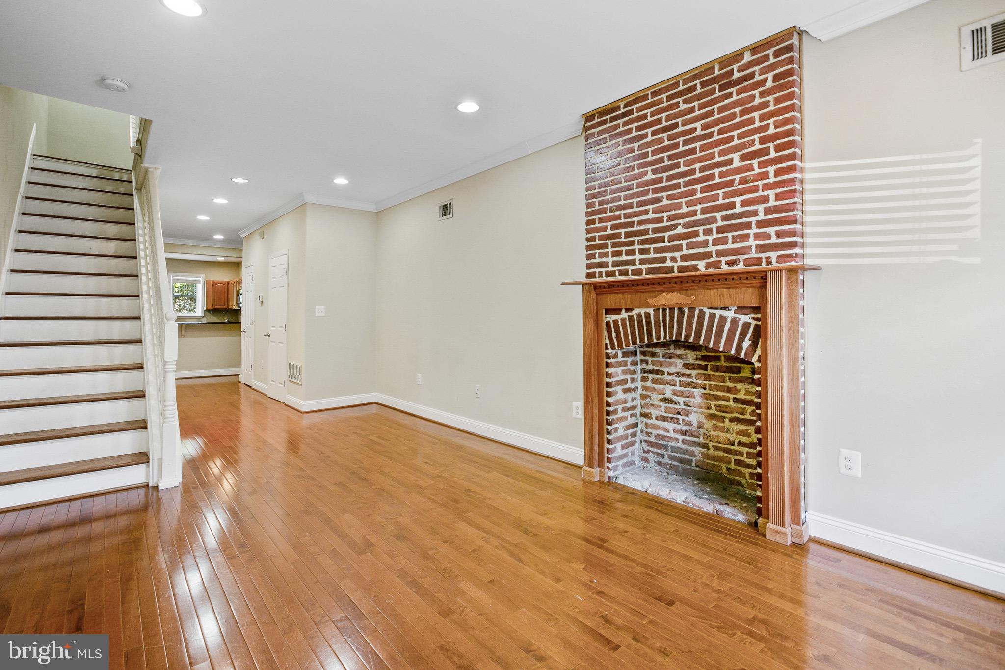 HIGHLAND - Residential Lease