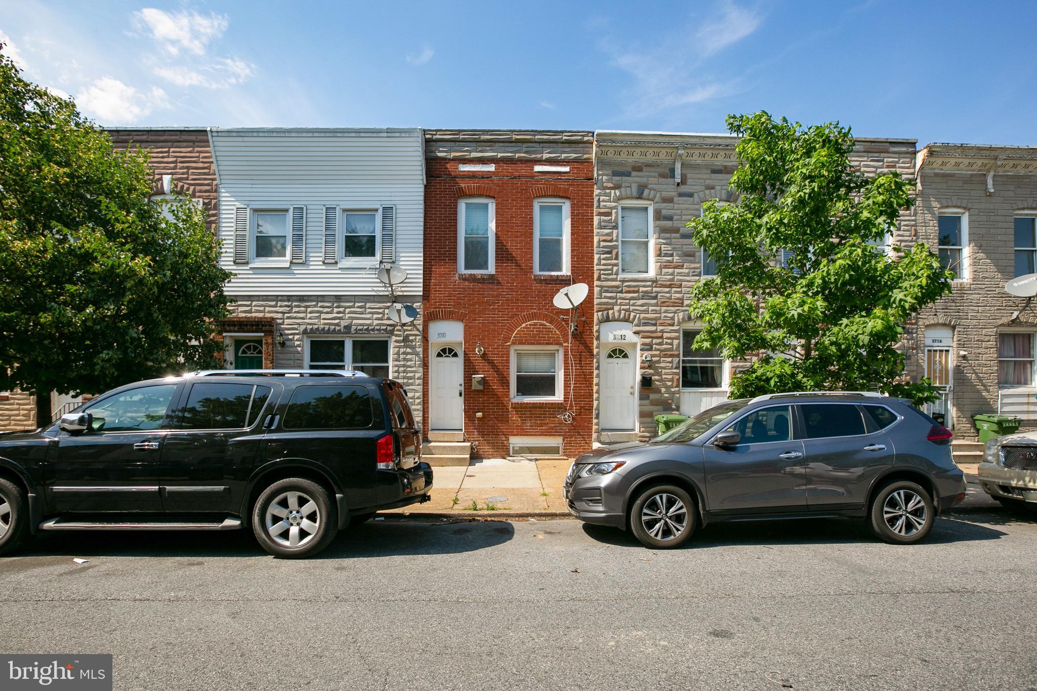 HARDWOOD FLOORS, OPEN KITCHEN, GRANITE COUNTER TOPS!! SPACIOUS OUTSIDE PATIO WITH FENCE! FULLY FINISHED BASEMENT WITH CARPET AND FULL BATHROOM! UPPER LEVEL FULLY CARPETED, LOTS OF NATURAL SUNLIGHT, TWO LARGE BEDROOMS AND BATHROOMS!! PROFESSIONALLY MANAGED!! SCHEDULE YOUR SHOWING TODAY!!