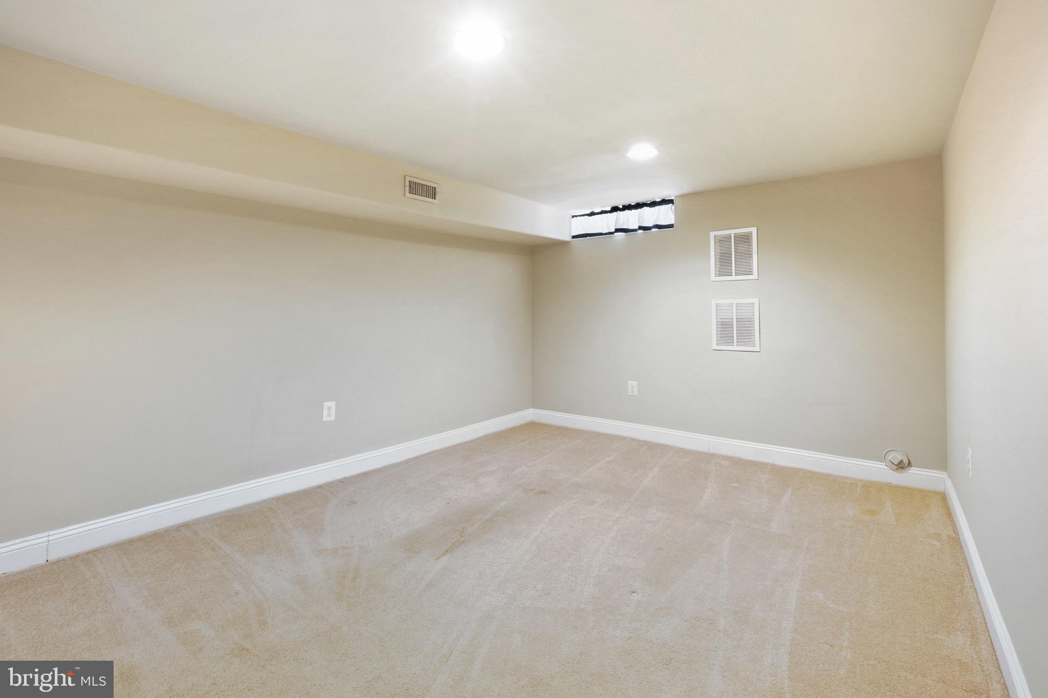 HIGHLAND - Residential Lease