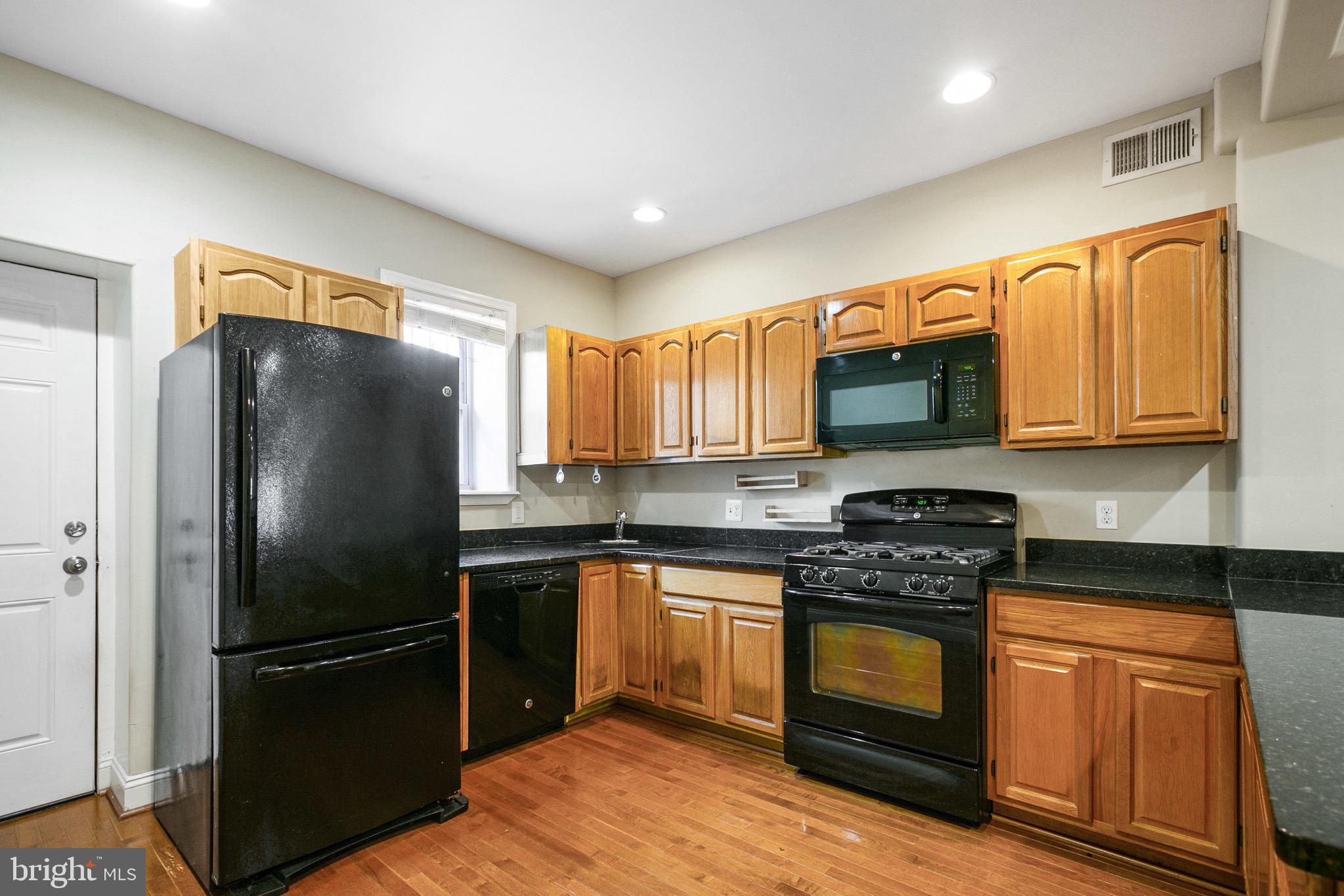 HIGHLAND - Residential Lease