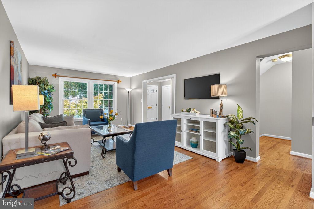 Photo of 5944 Queenston Street, SPRINGFIELD, VA 22152 (MLS # VAFX2269524)