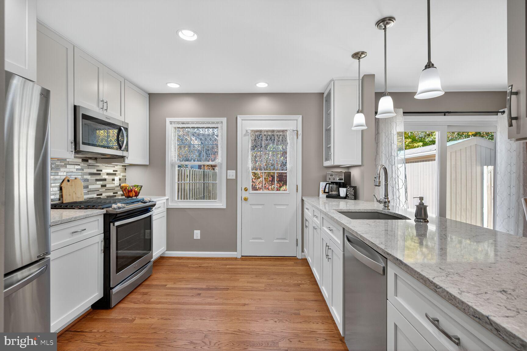 5944 QUEENSTON STREET