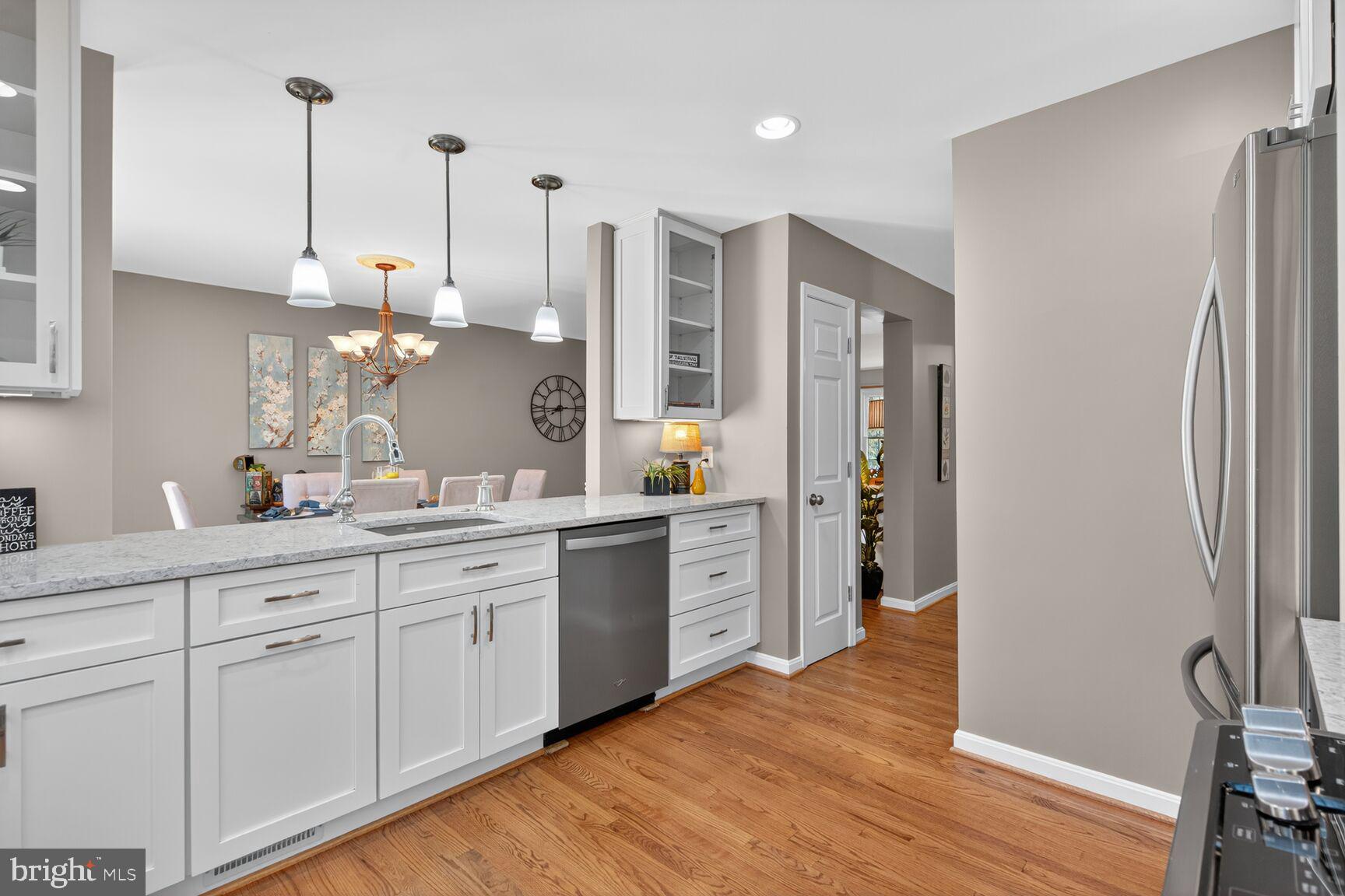 5944 QUEENSTON STREET