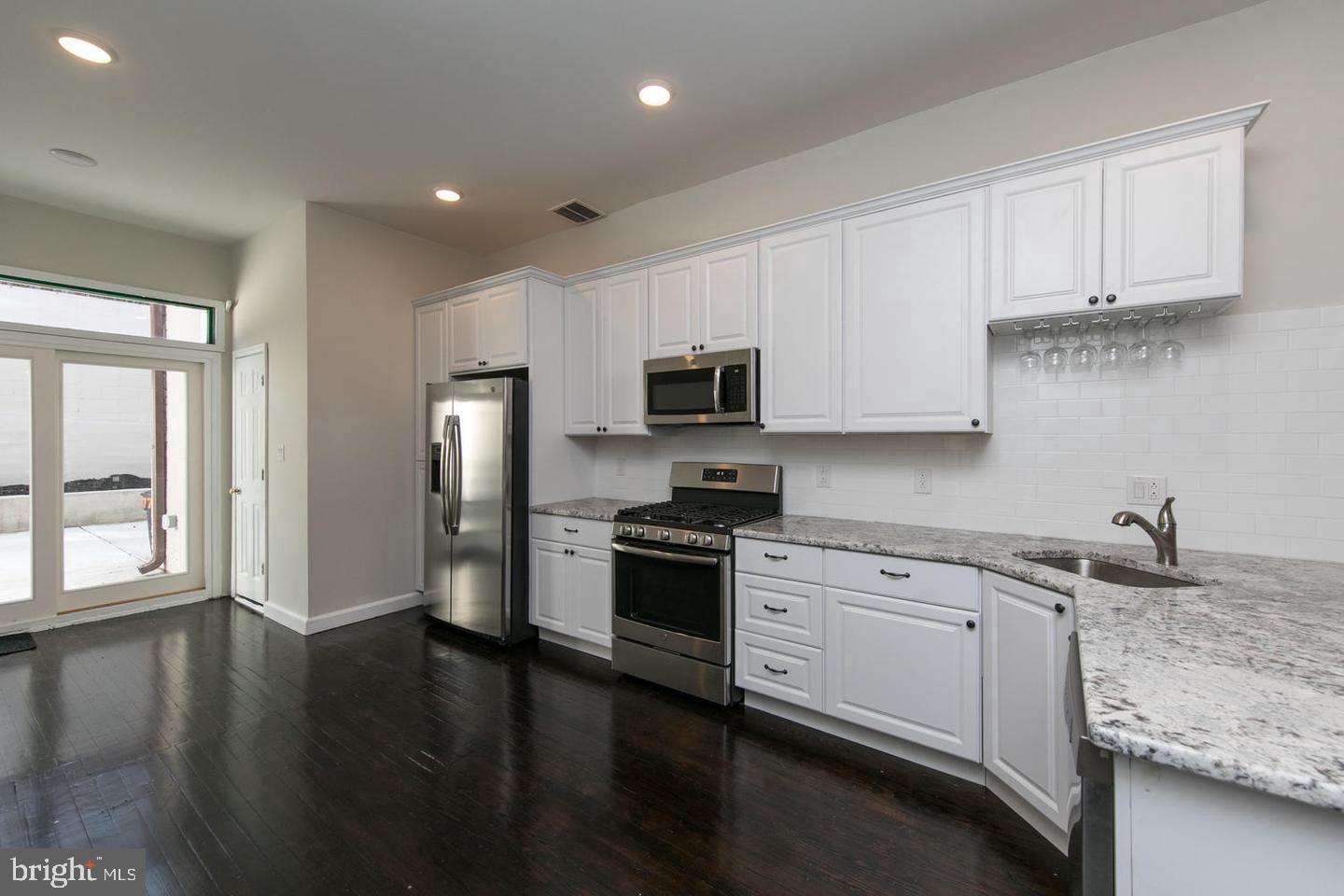 FAIRMOUNT - Residential Lease