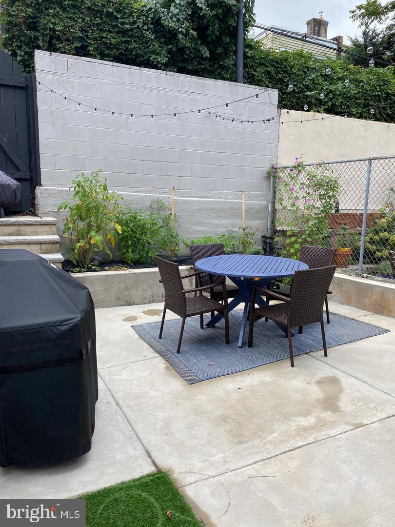 FAIRMOUNT - Residential Lease