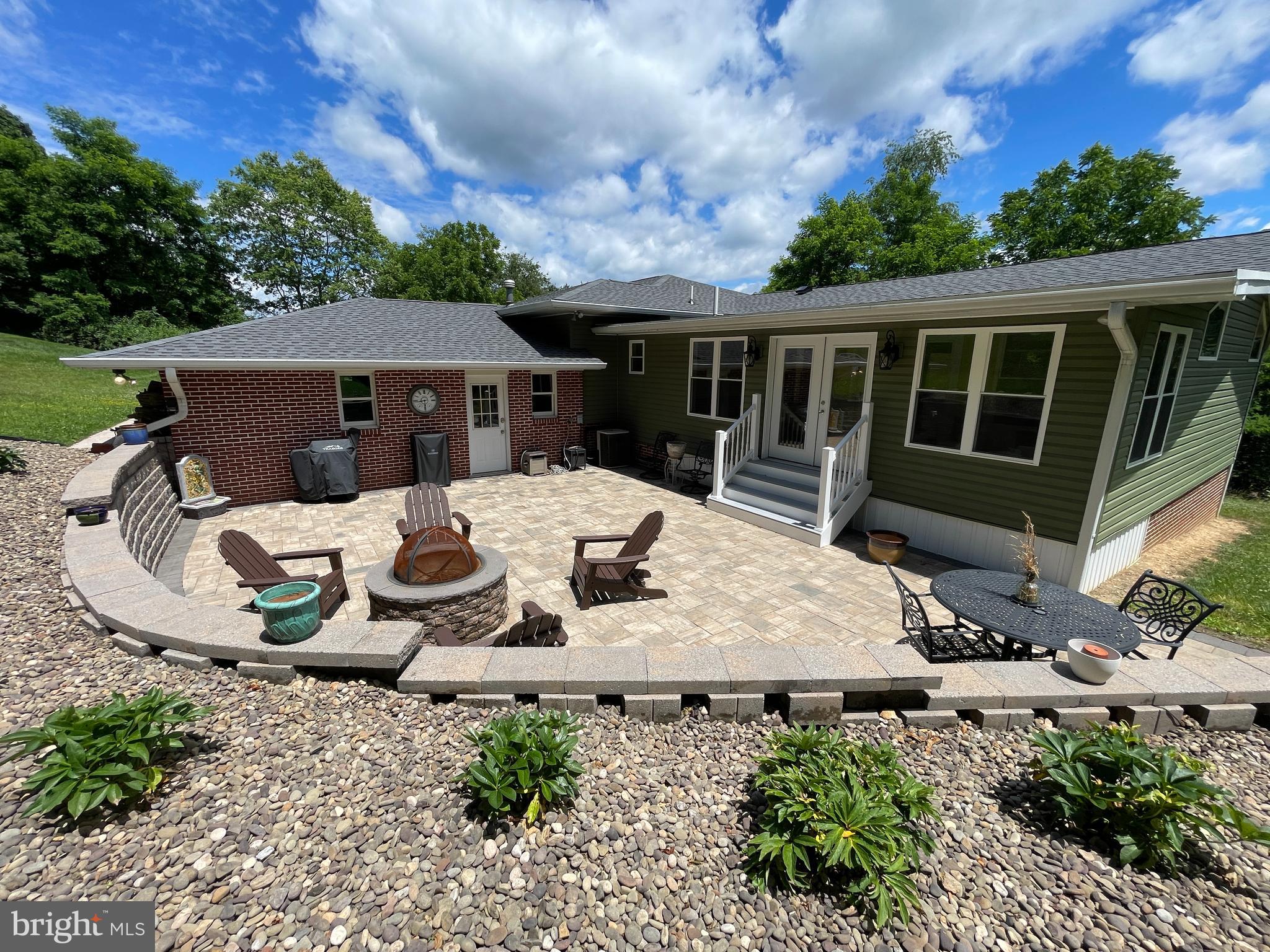 820 WOODLAND AVENUE