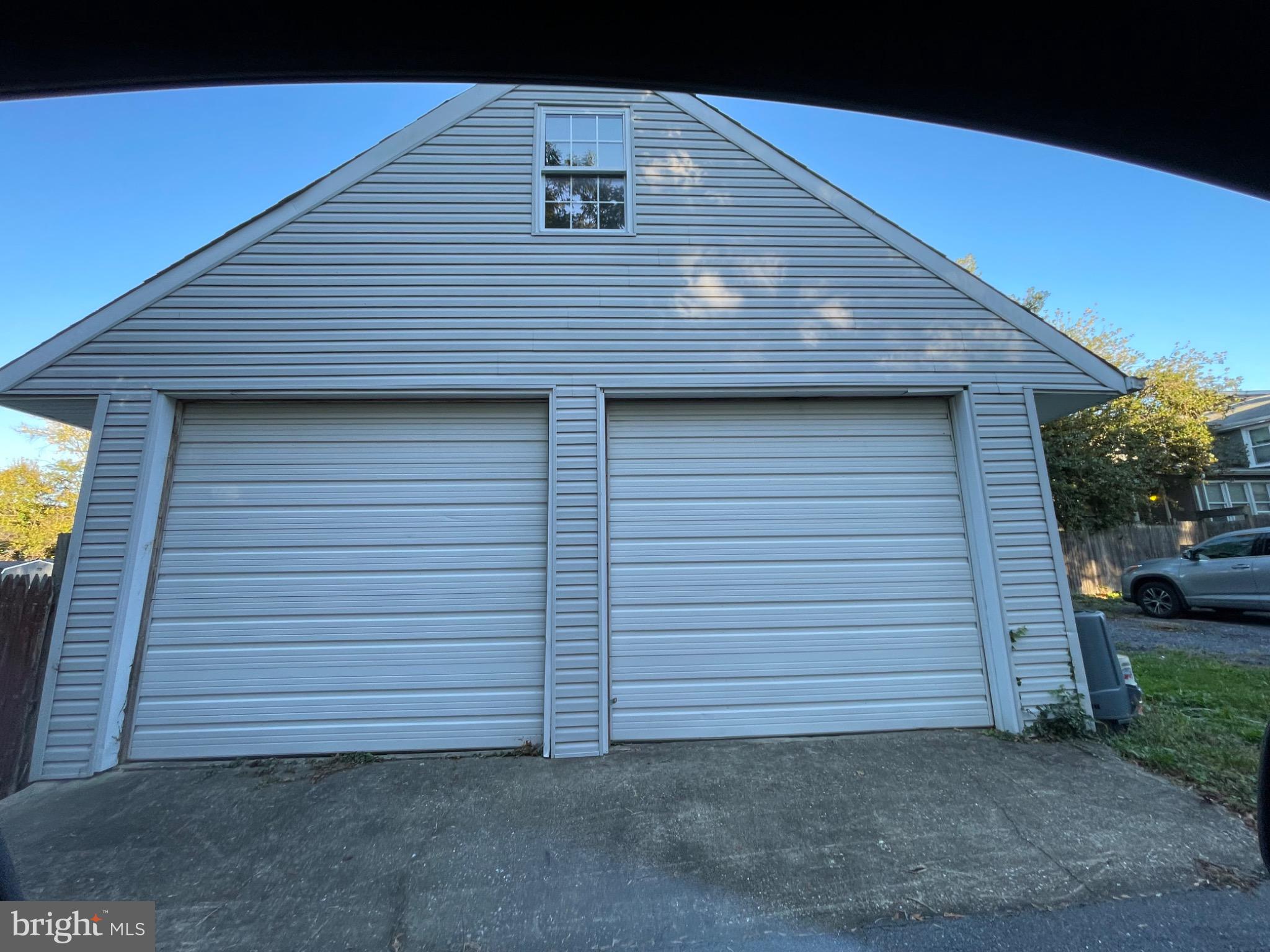 910 MONTGOMERY STREET