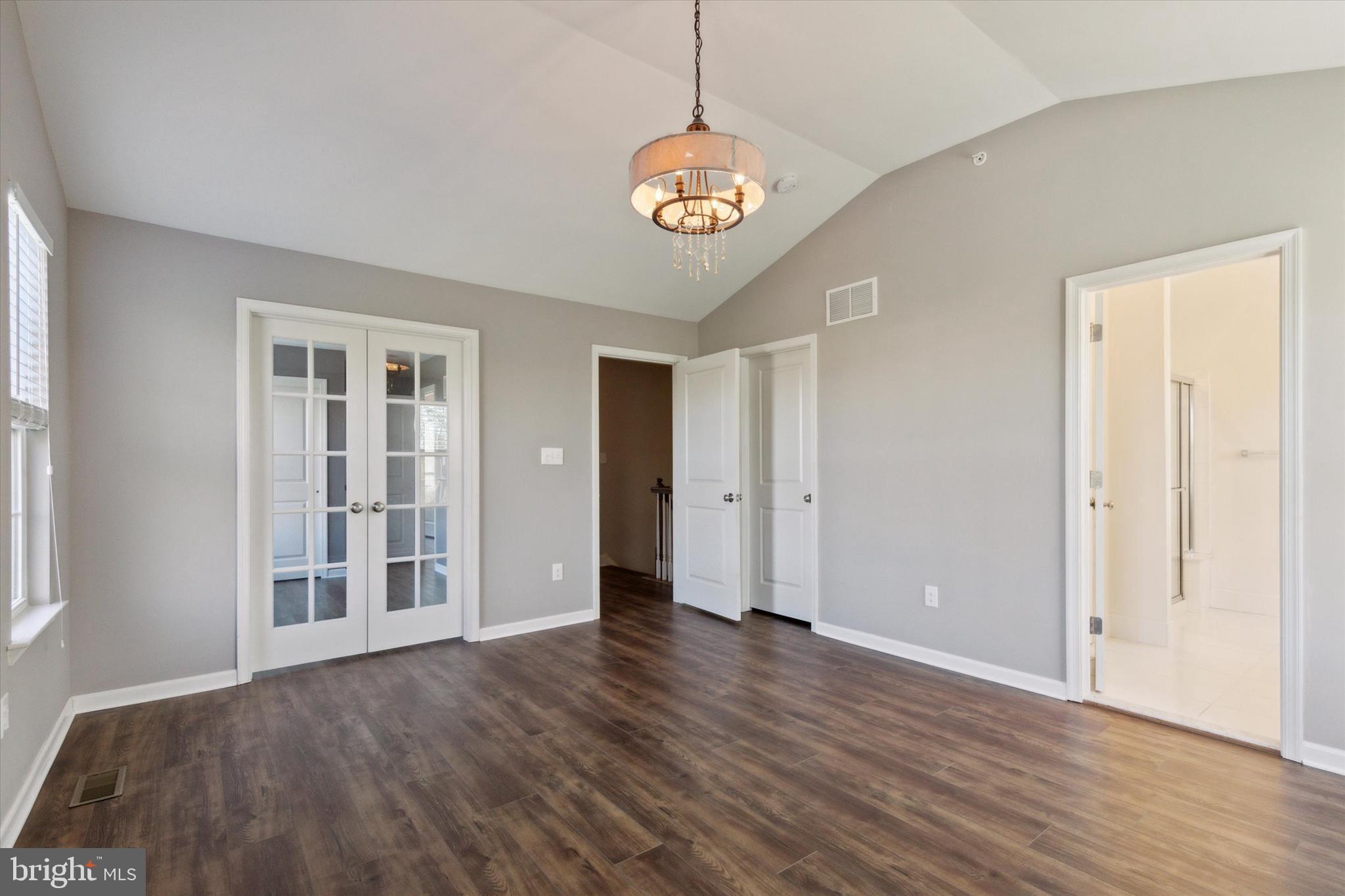 MAINLAND SQUARE - Residential Lease