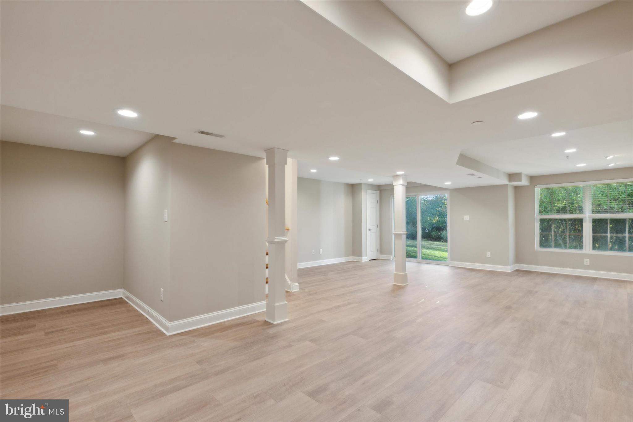 MAINLAND SQUARE - Residential Lease