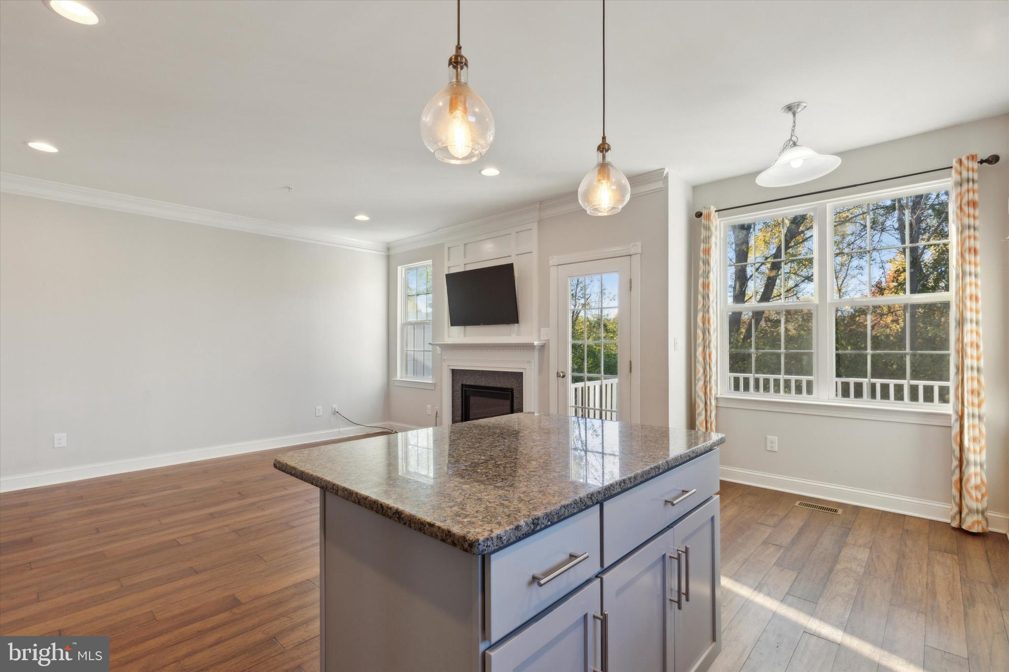 MAINLAND SQUARE - Residential Lease