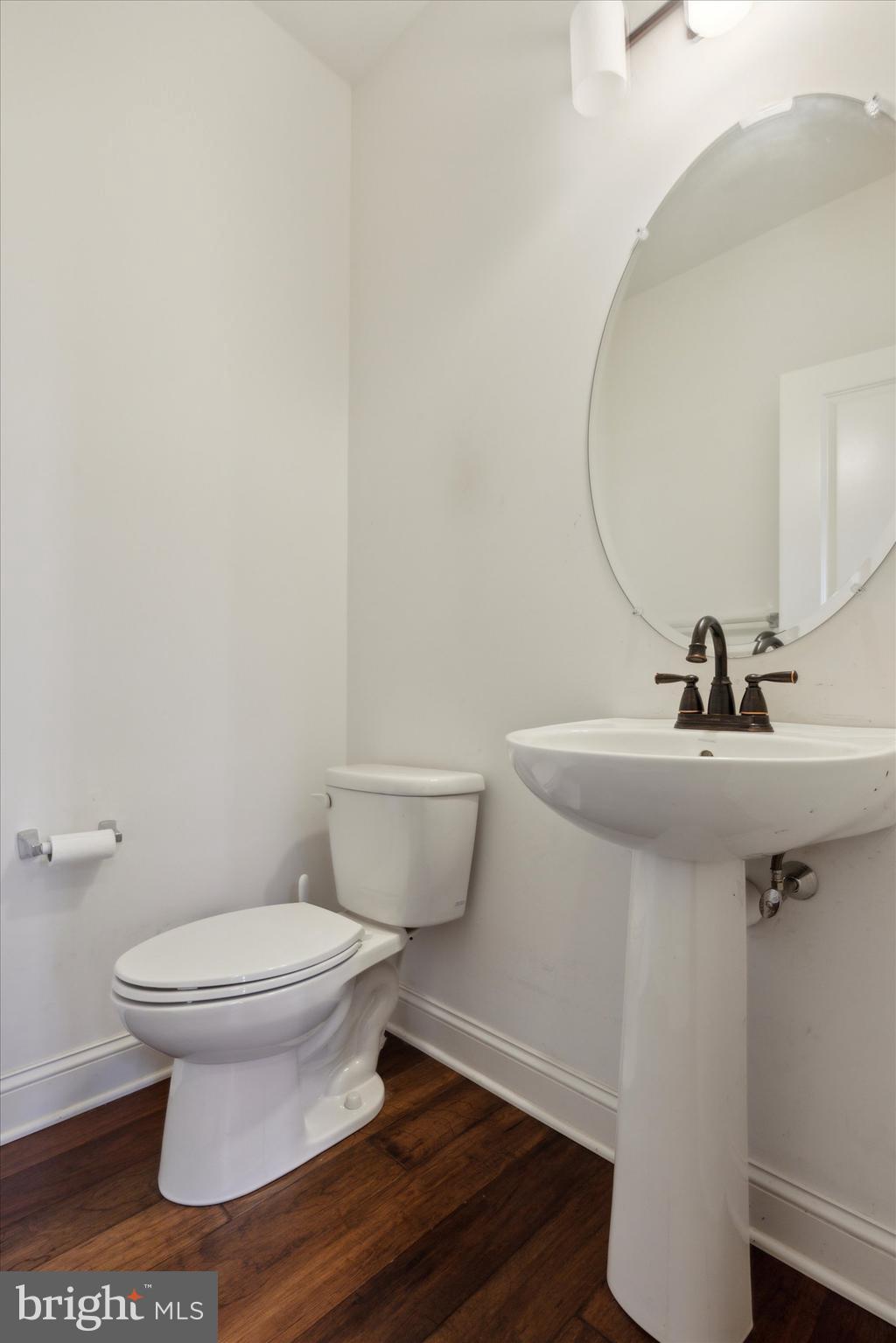 MAINLAND SQUARE - Residential Lease