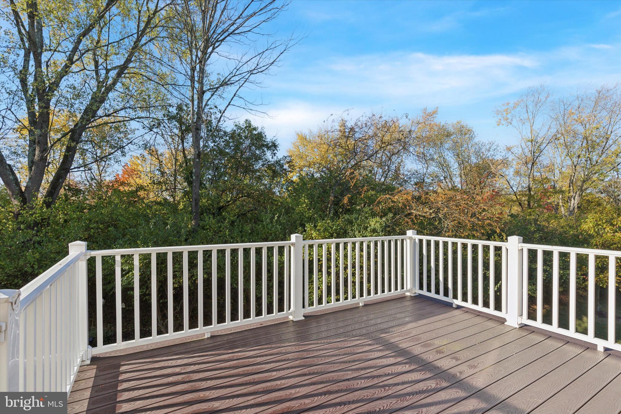 MAINLAND SQUARE - Residential Lease