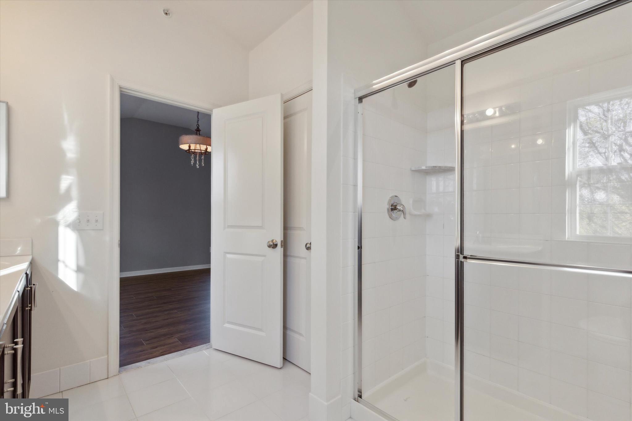 MAINLAND SQUARE - Residential Lease