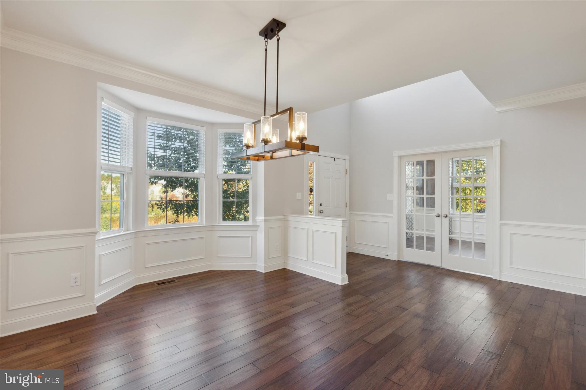 MAINLAND SQUARE - Residential Lease