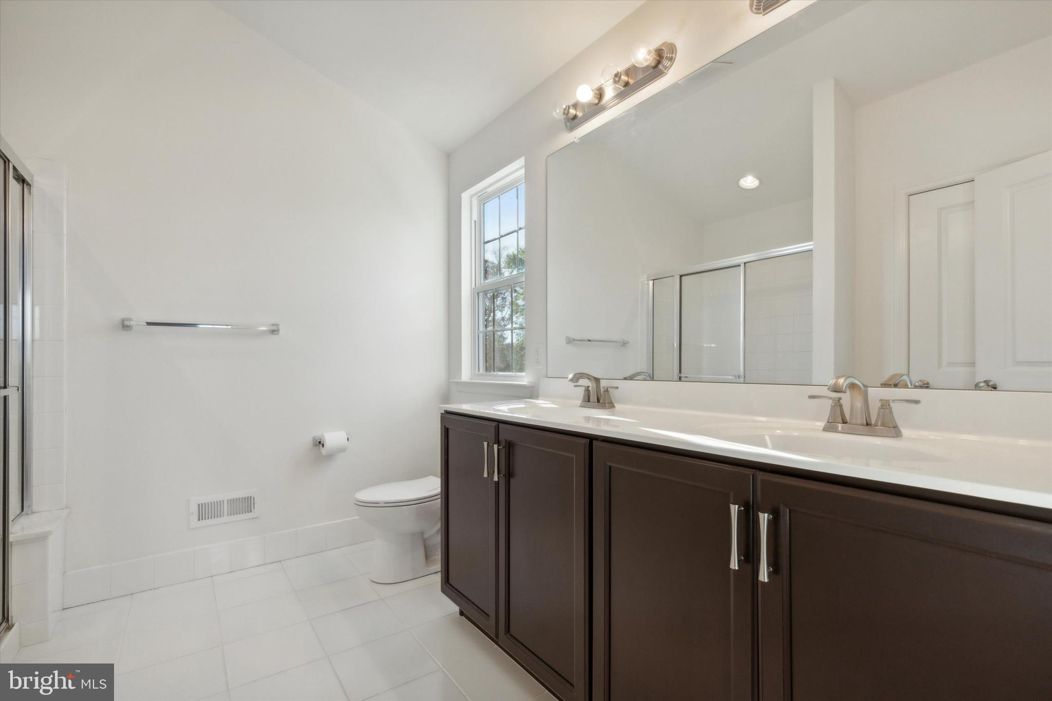 MAINLAND SQUARE - Residential Lease