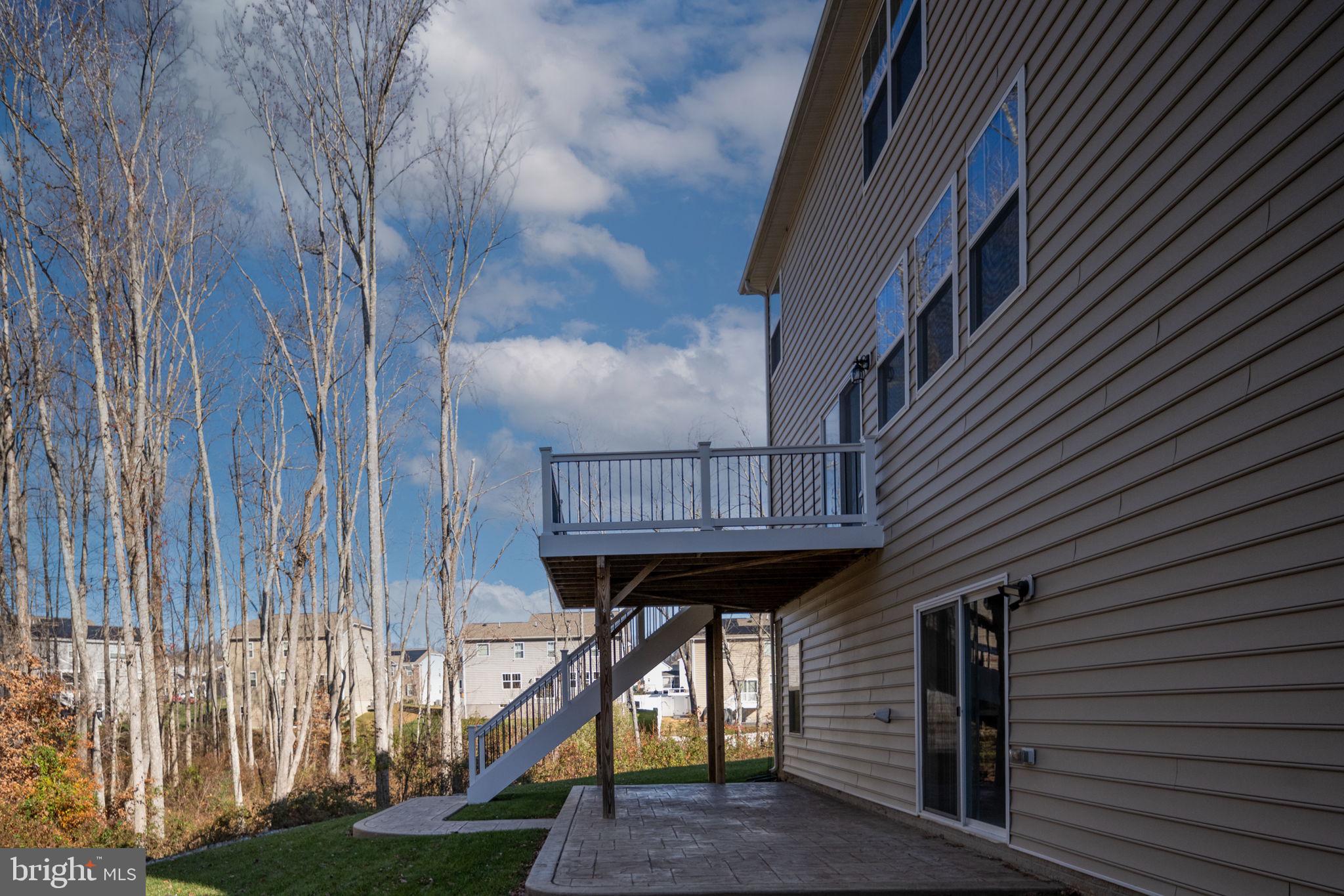 SHELTON KNOLLS - Residential