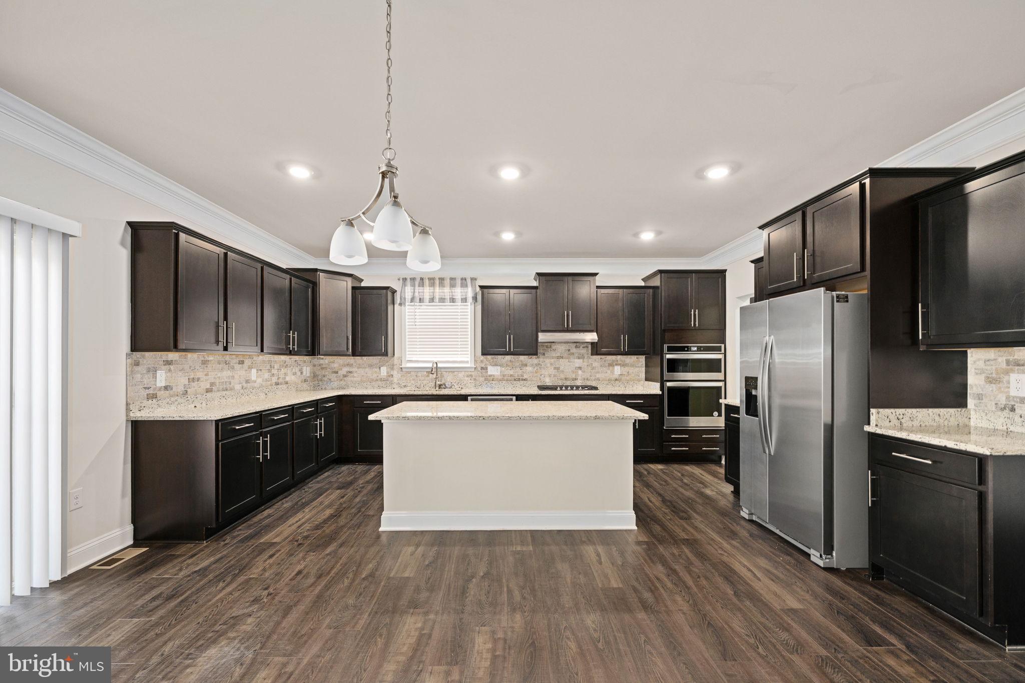 SHELTON KNOLLS - Residential