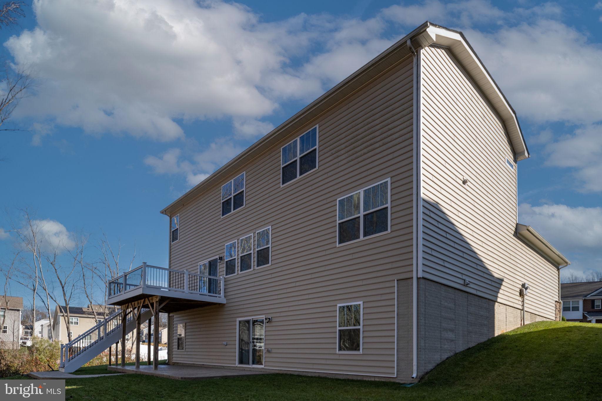 SHELTON KNOLLS - Residential