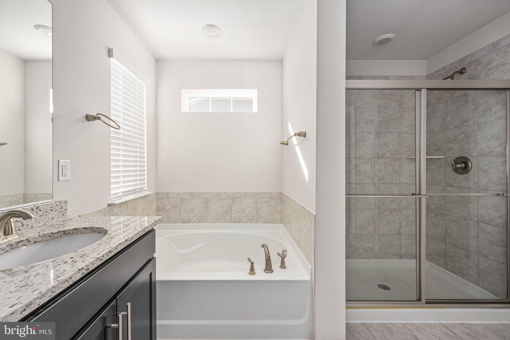 SHELTON KNOLLS - Residential