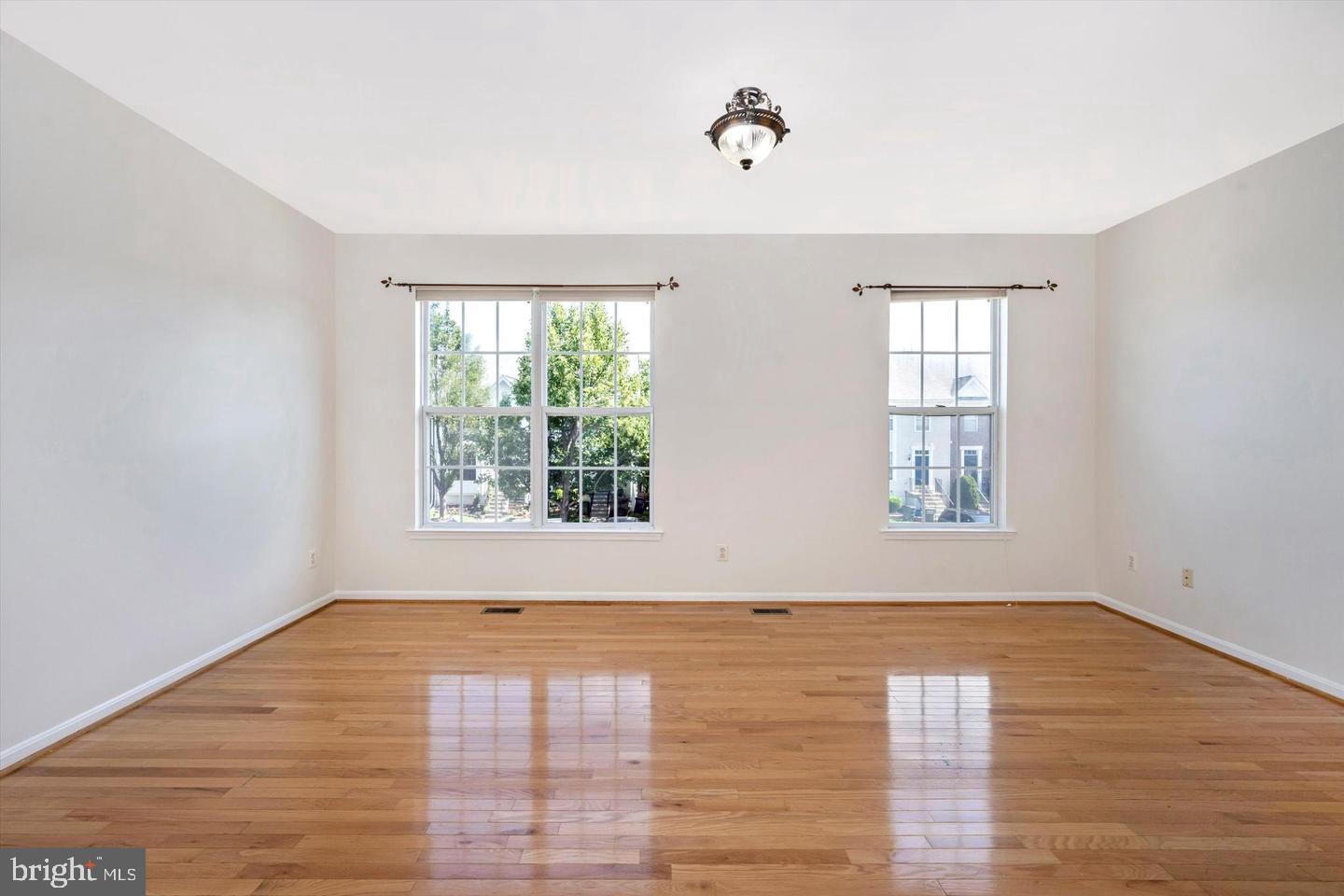 45515 LAKEMONT SQUARE