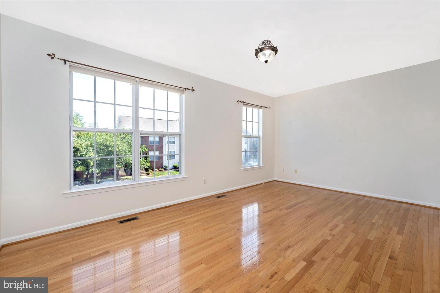 45515 LAKEMONT SQUARE