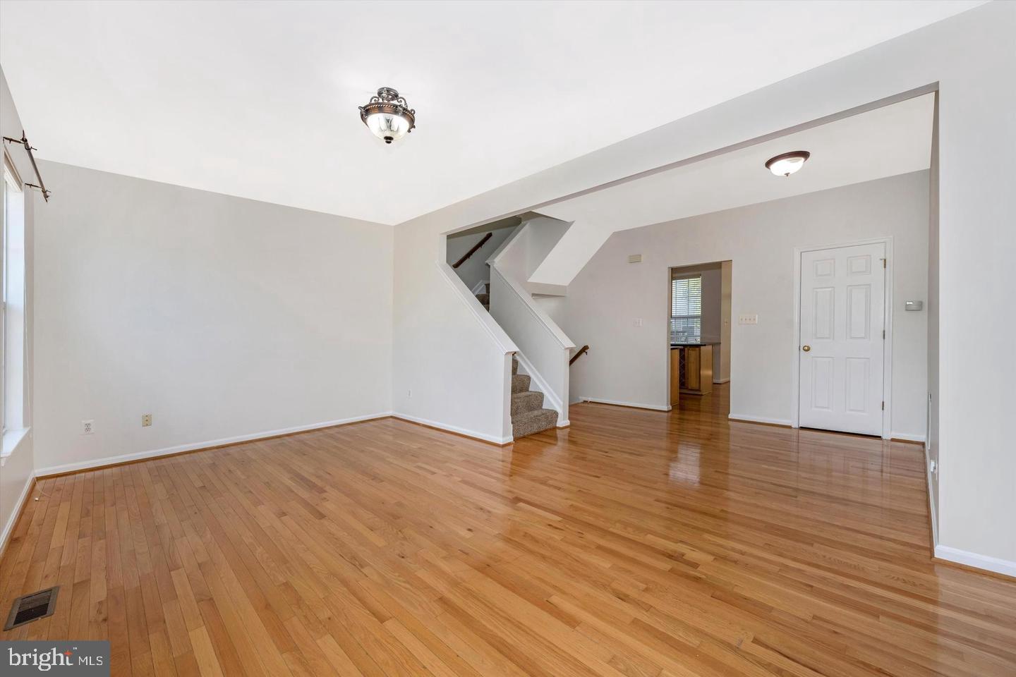 45515 LAKEMONT SQUARE