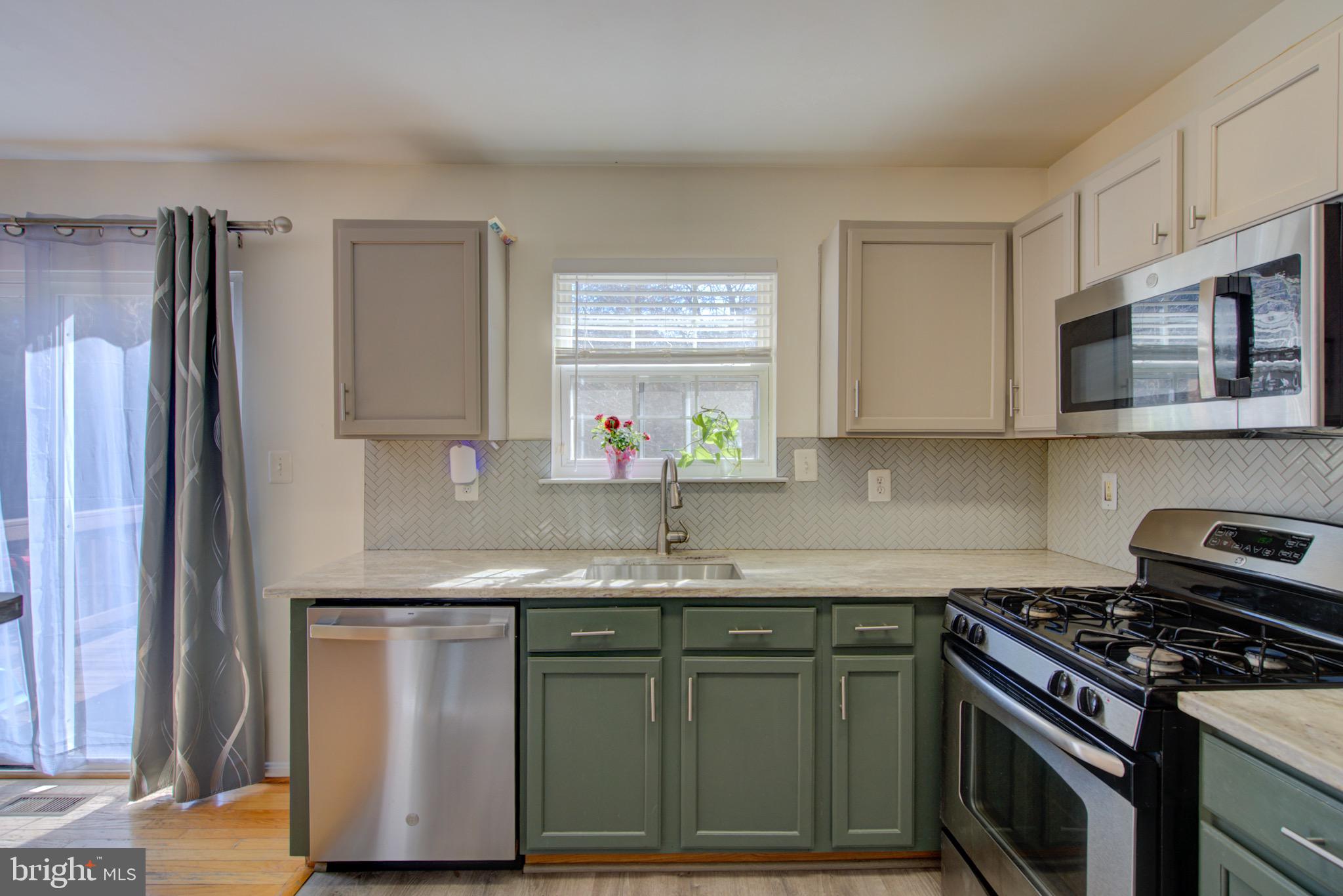 COLONY SQUARE - Residential