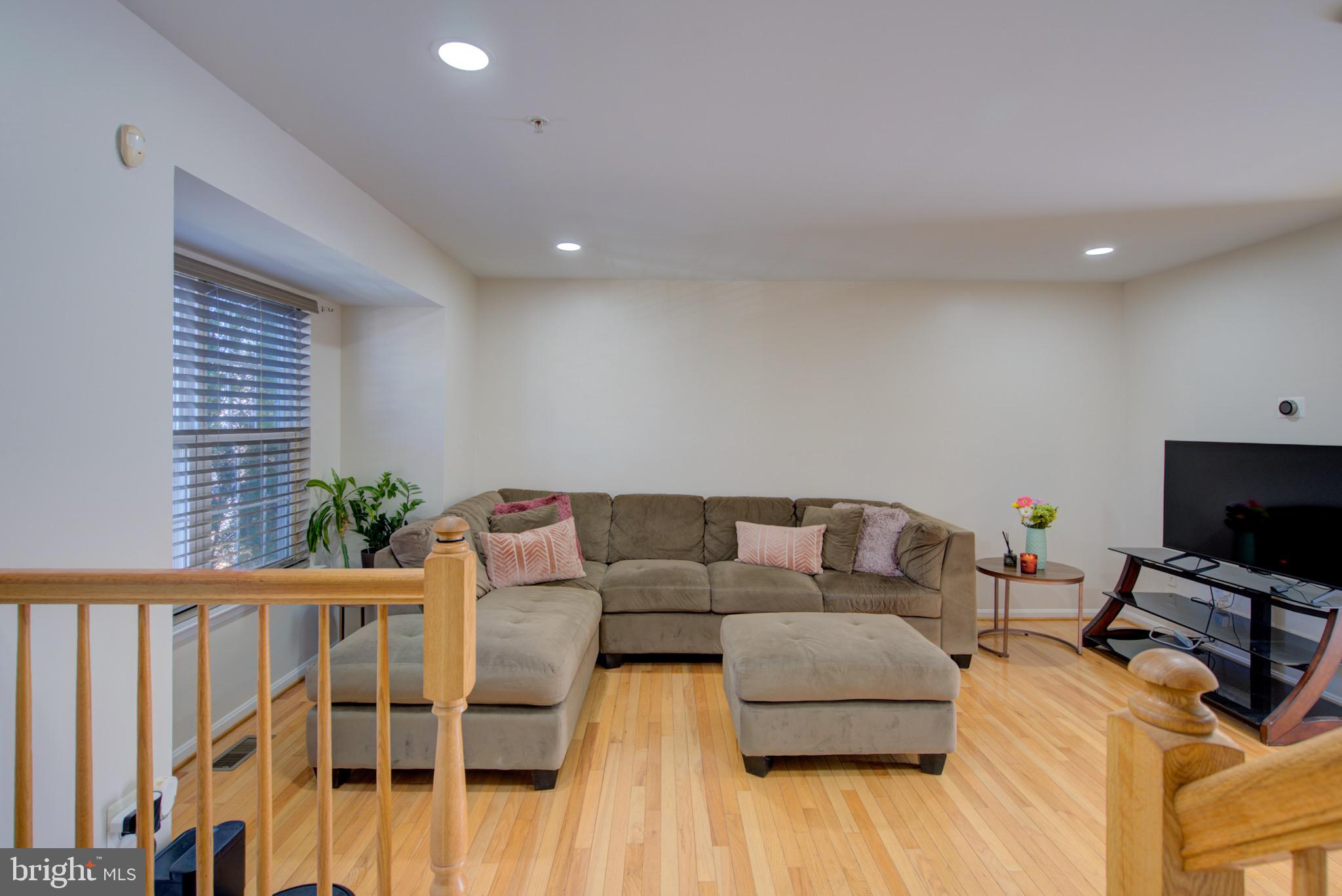 3713 COMMUNITY DRIVE