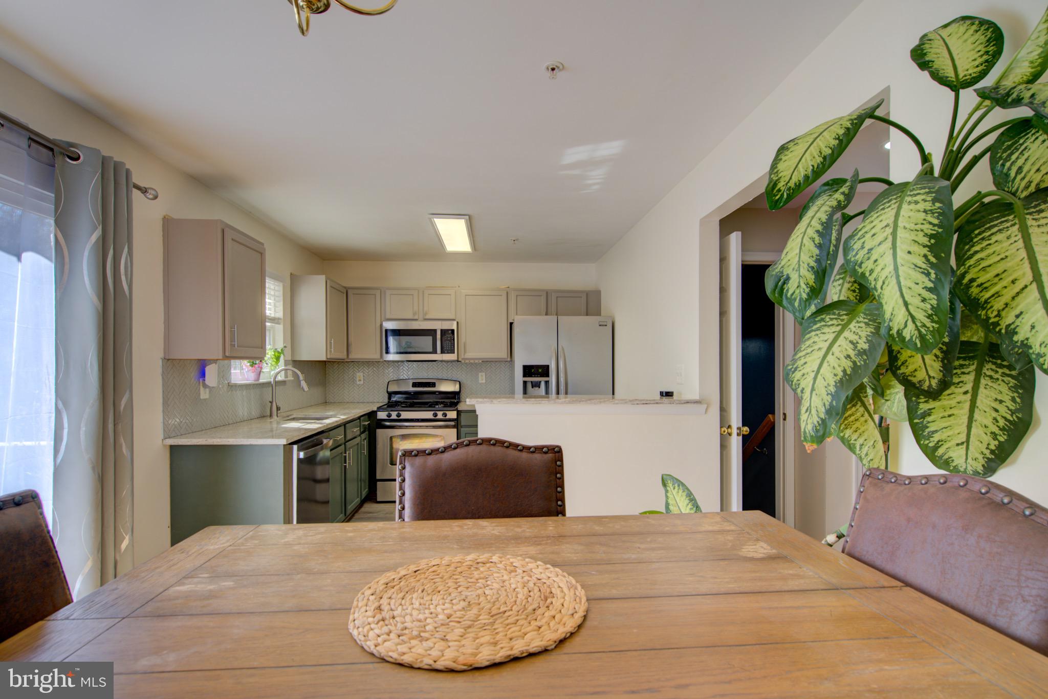 COLONY SQUARE - Residential