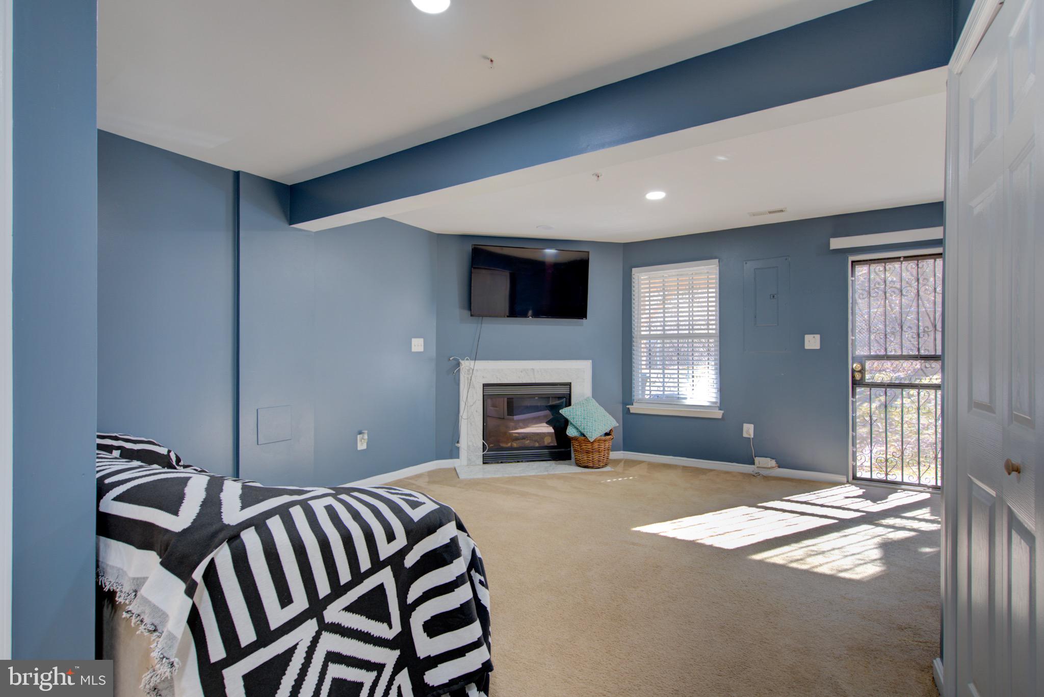 COLONY SQUARE - Residential