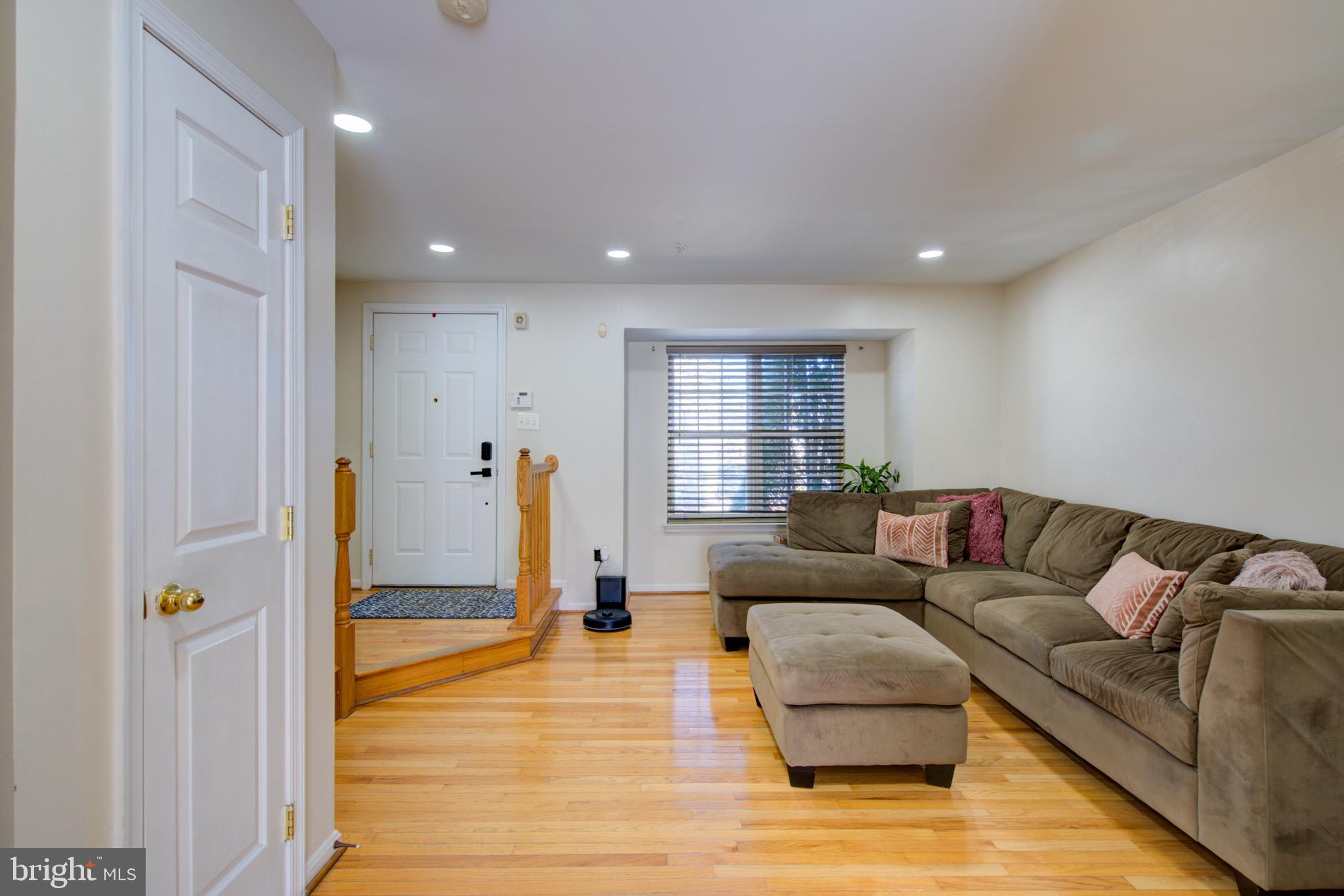 3713 COMMUNITY DRIVE