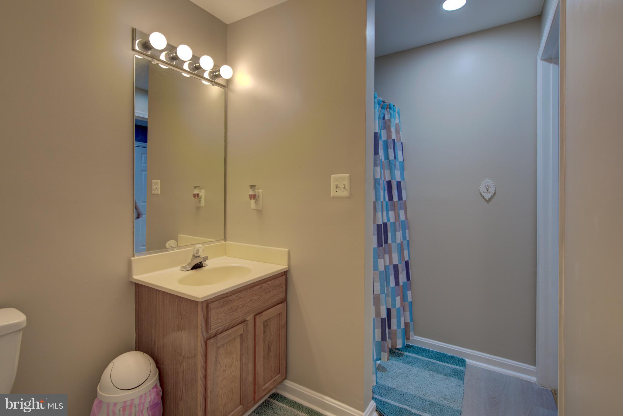 COLONY SQUARE - Residential