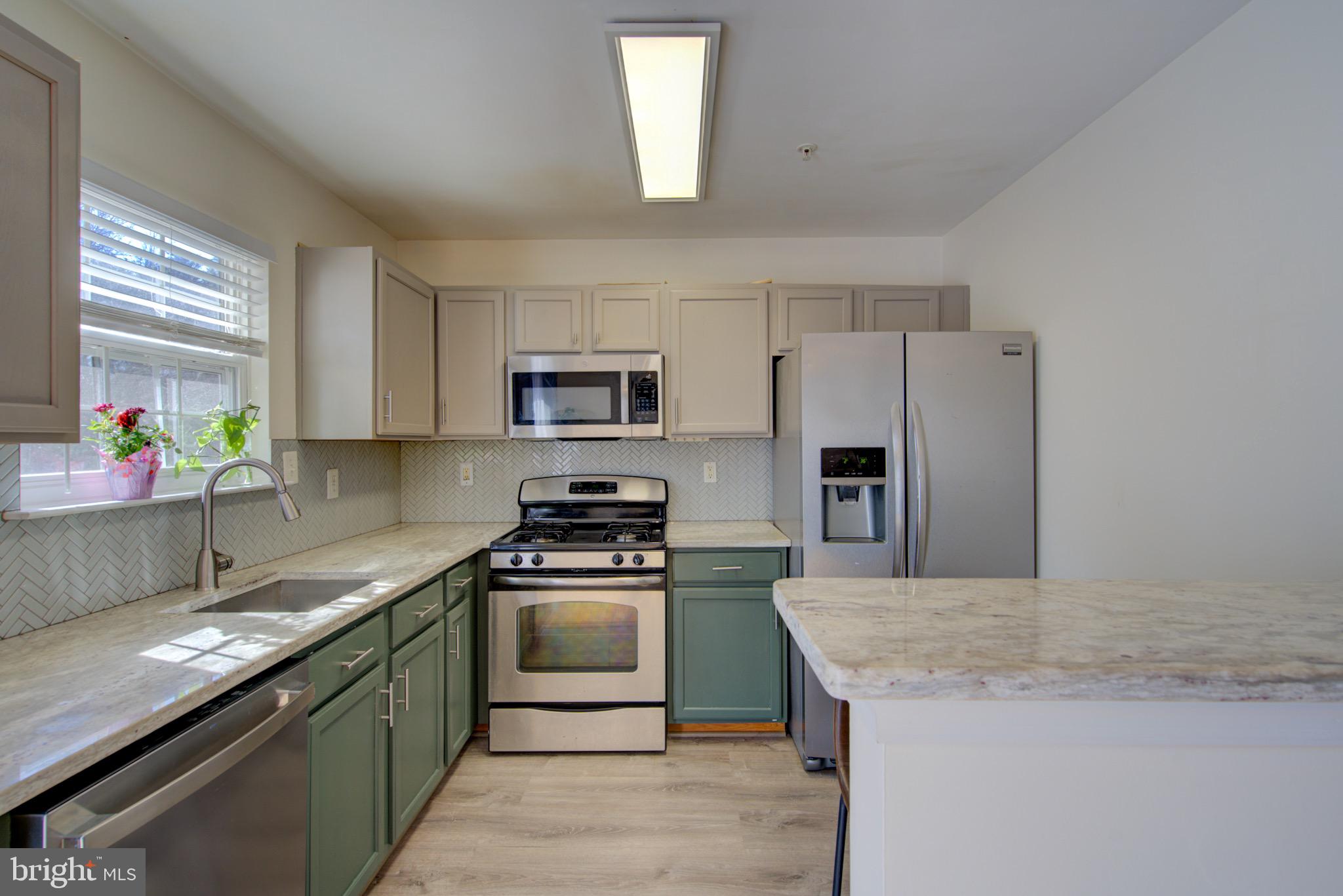 COLONY SQUARE - Residential