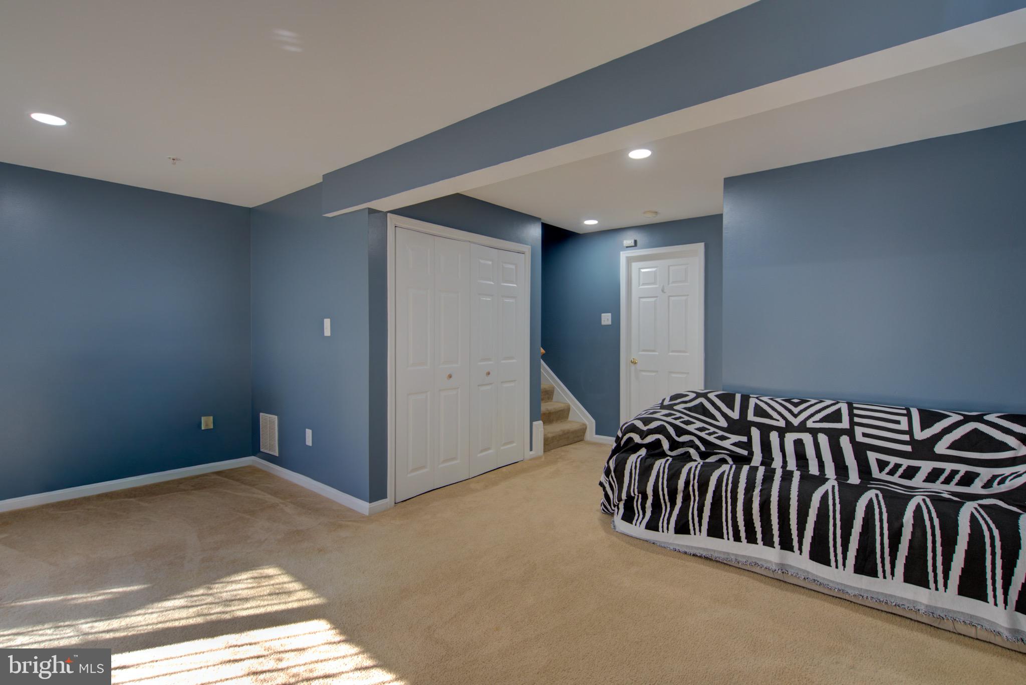 COLONY SQUARE - Residential